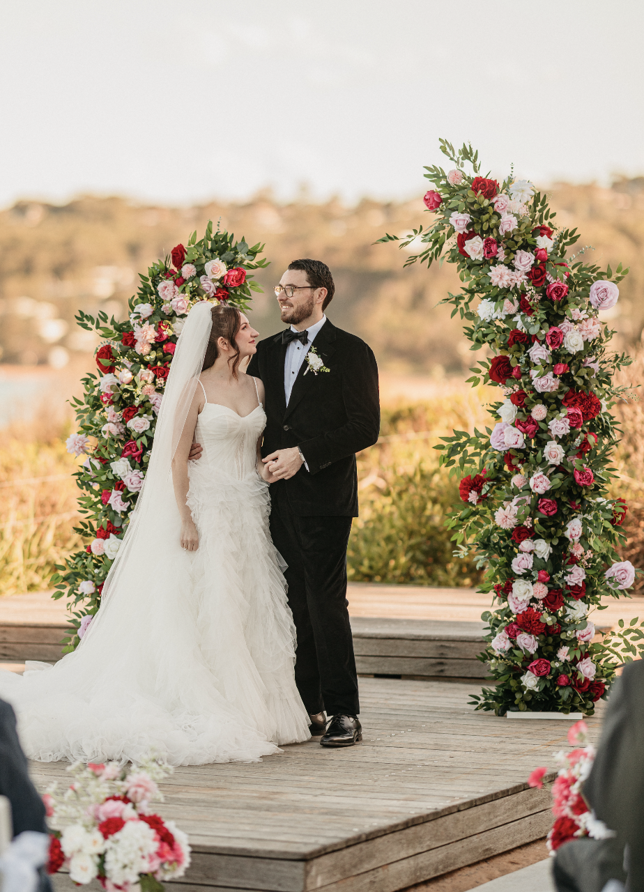 Wedding Arch Ideas: How to Choose the Perfect Colour Palette for Your Floral Arch