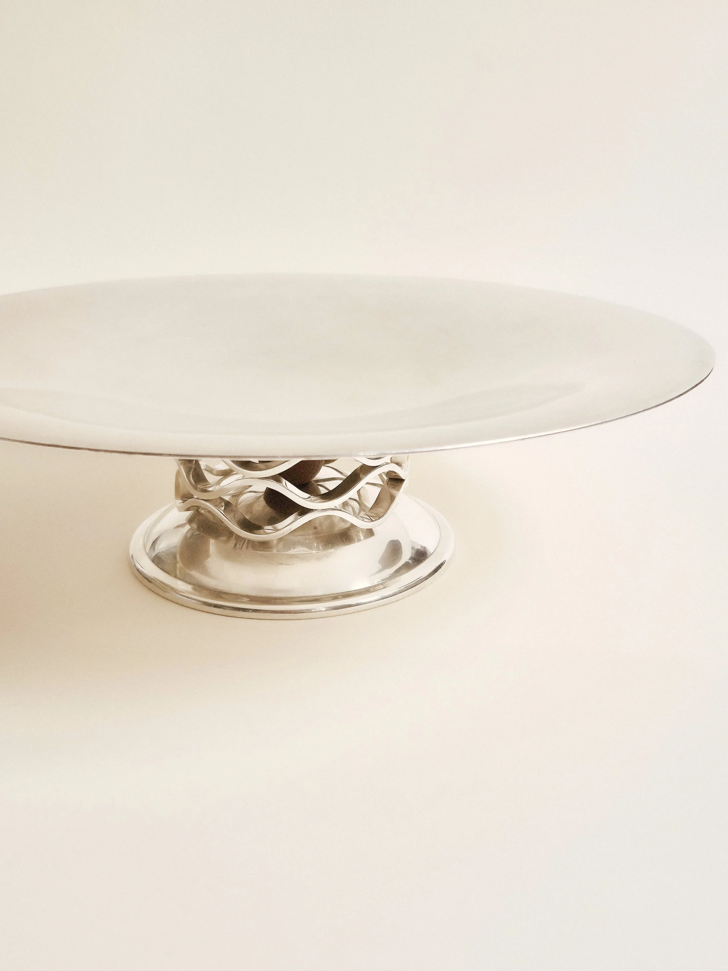 luc-lanel-christofle-ondulations-centerpiece-circa-1930_4.jpg