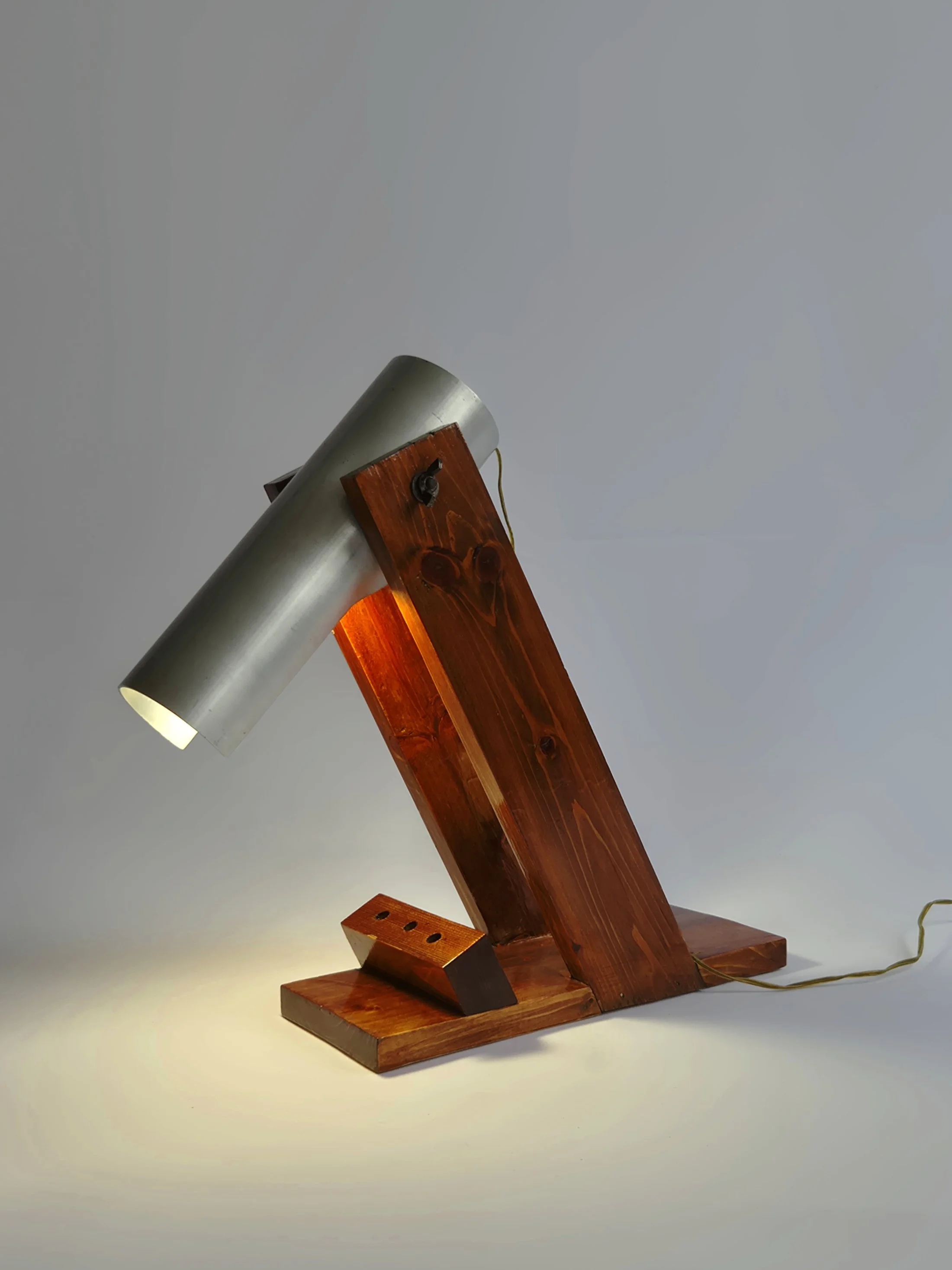 lamp_modernist_test3_qua.jpg