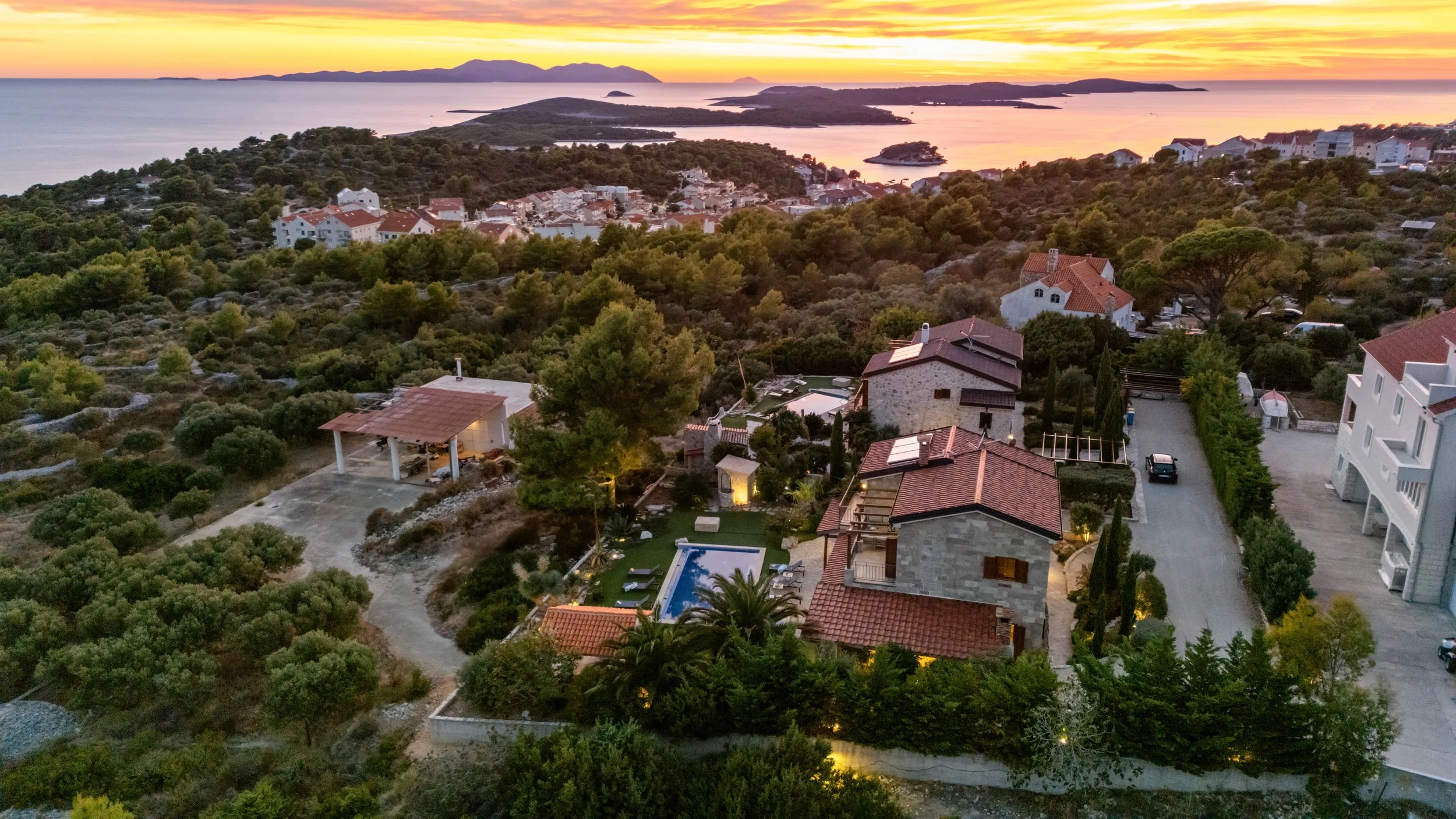 Pogled na zalazak sunca iznad Paklenih otoka