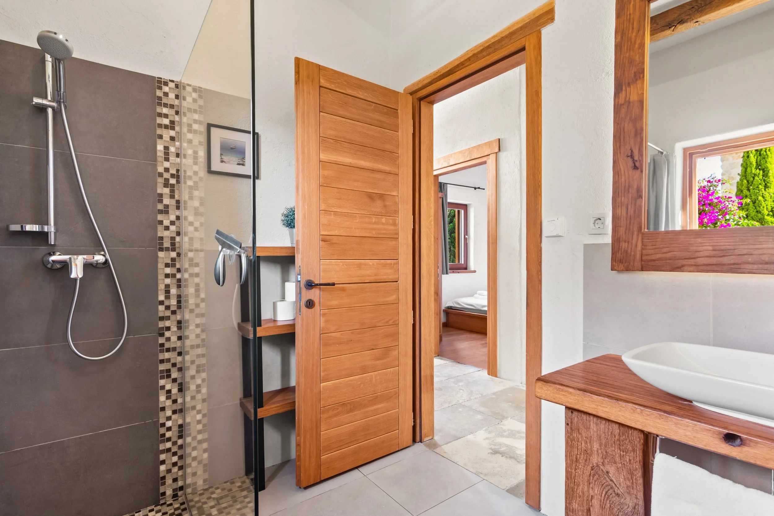 Rustikalna kupaonica s walk-in tušem