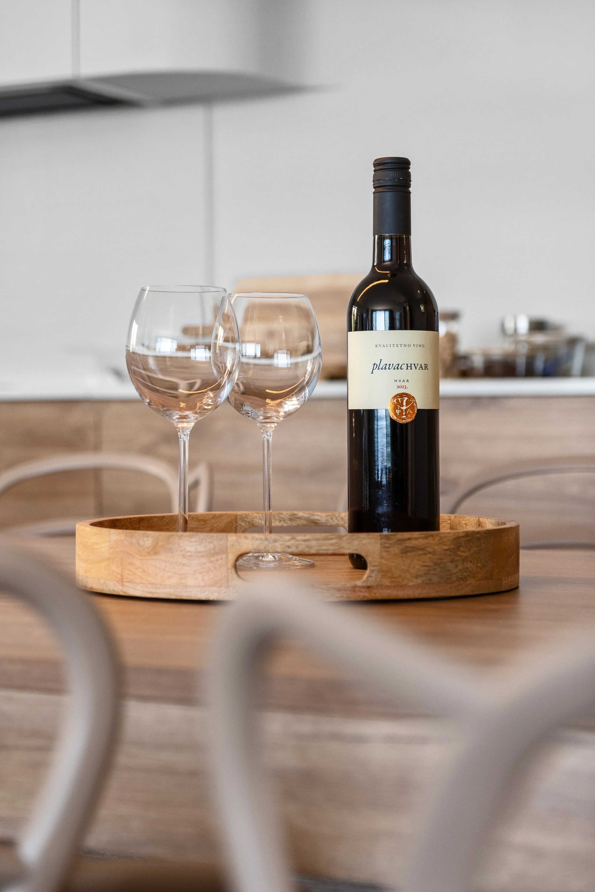 Detalji na blagovaonskom stolu - vile Dalmacija