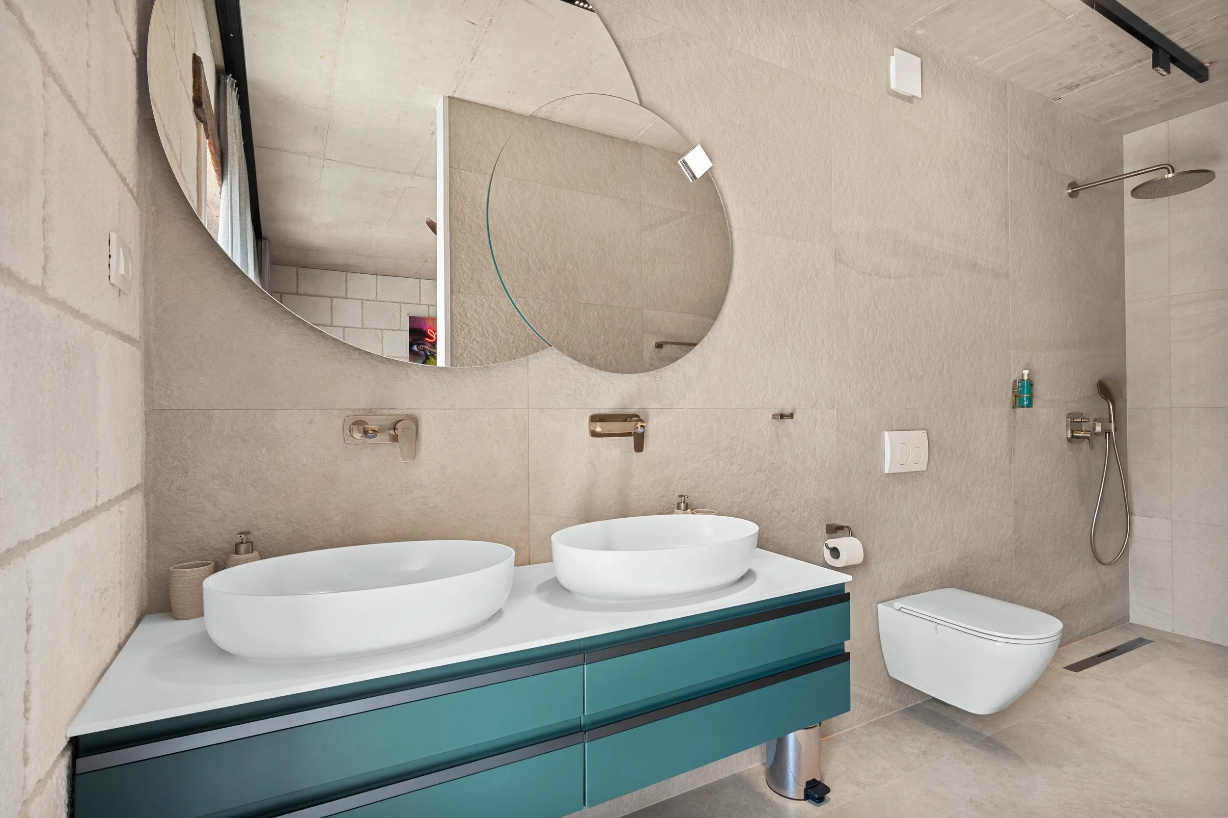 Kupaonica s tuš kabinom – fotografiranje nekretnina