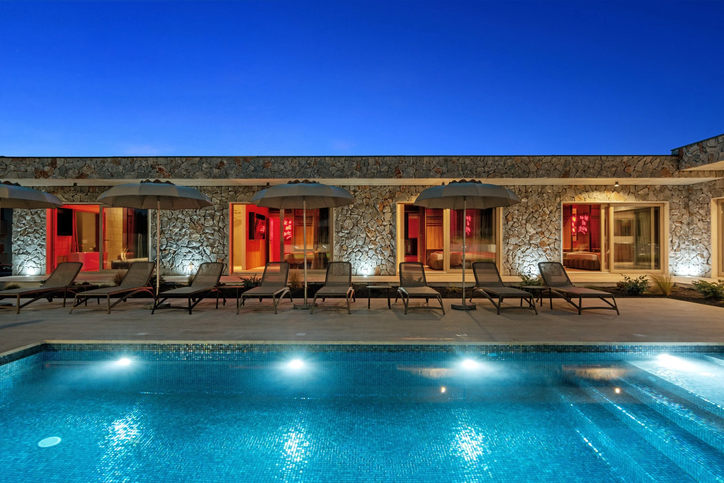 Bazen s rasvjetom – fotografiranje luksuznih vila