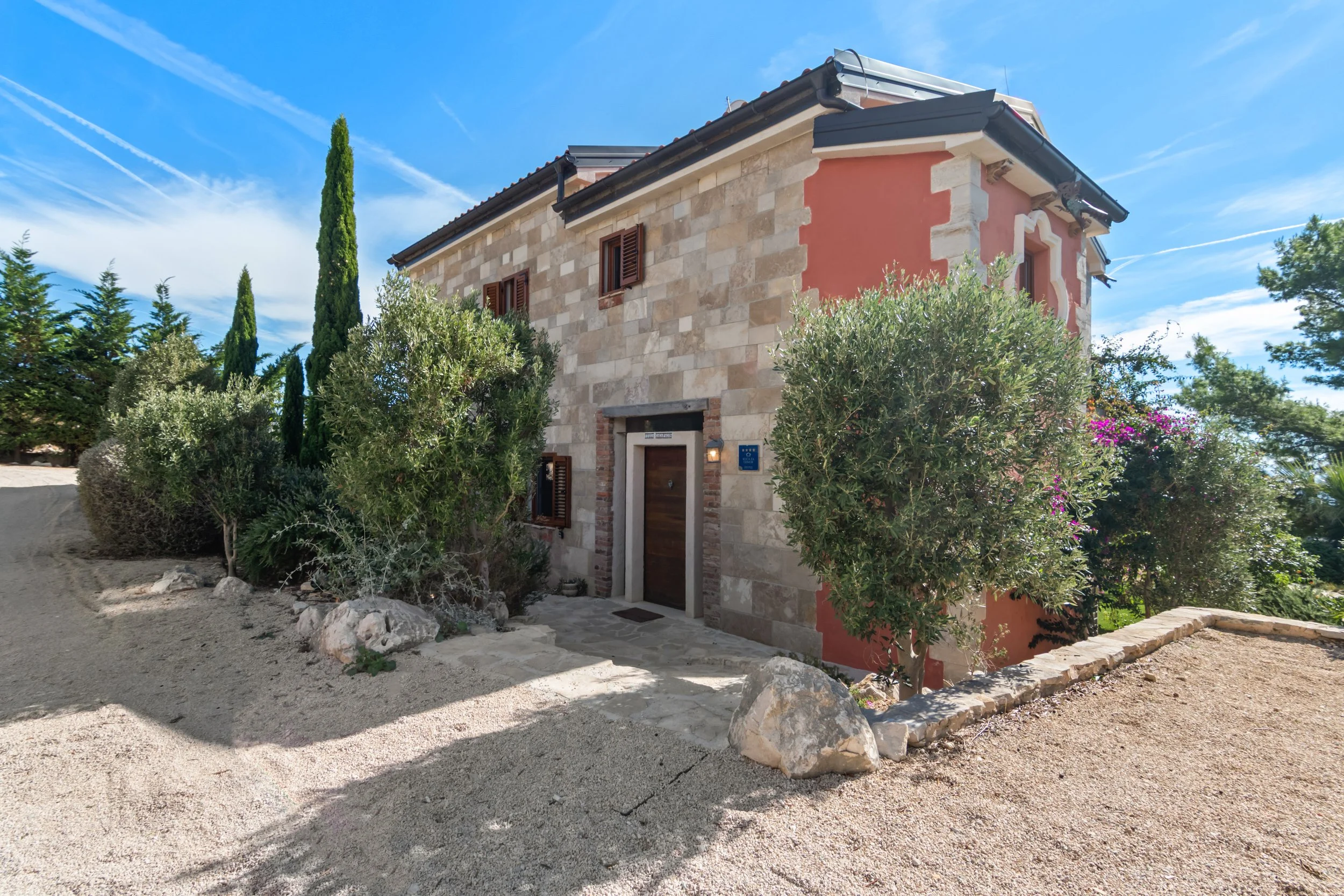 Glavni ulaz u kamenu vilu na Hvaru 