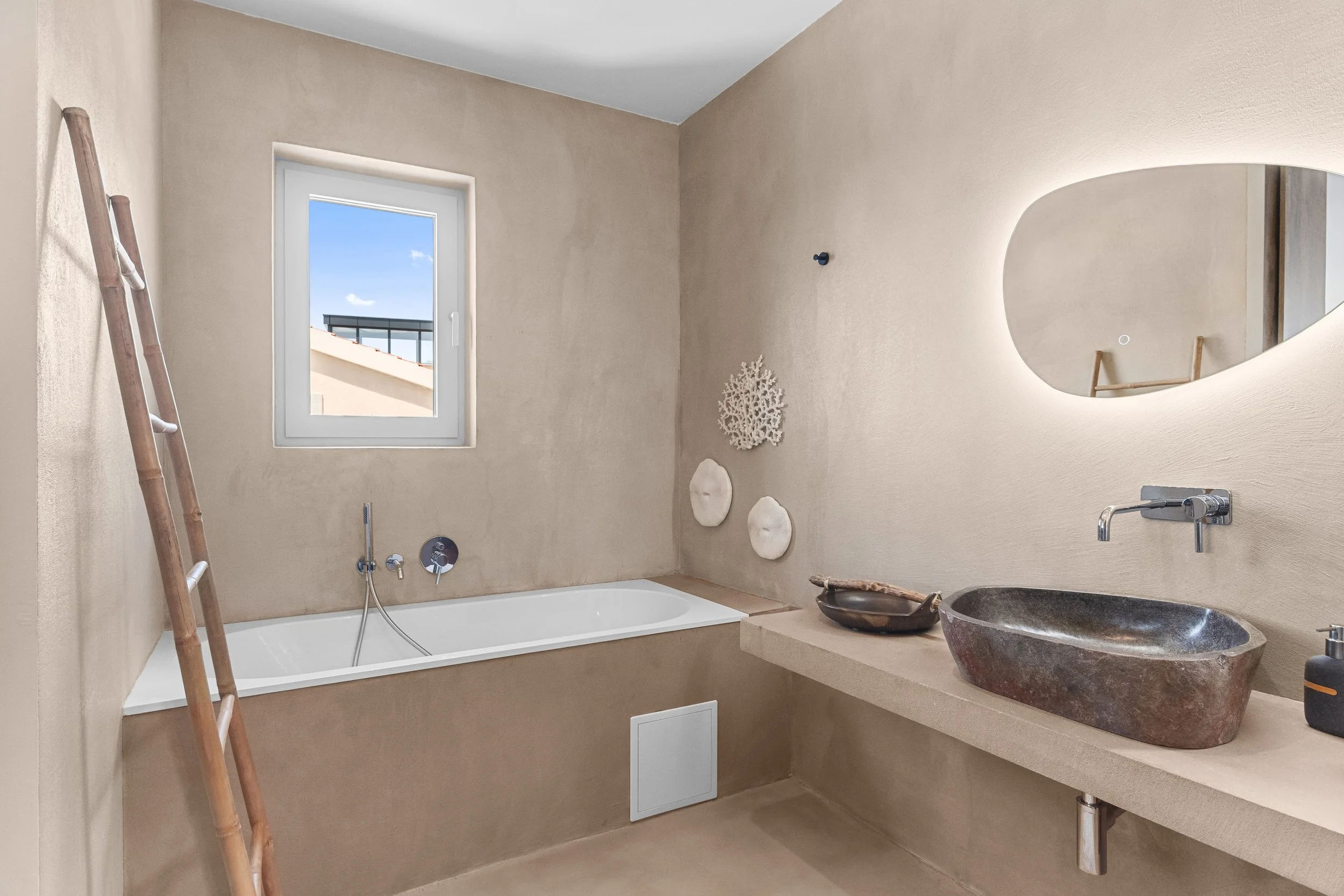 Kada u kupaoni master spavaće sobe - fotografiranje luksuznih nekretnina