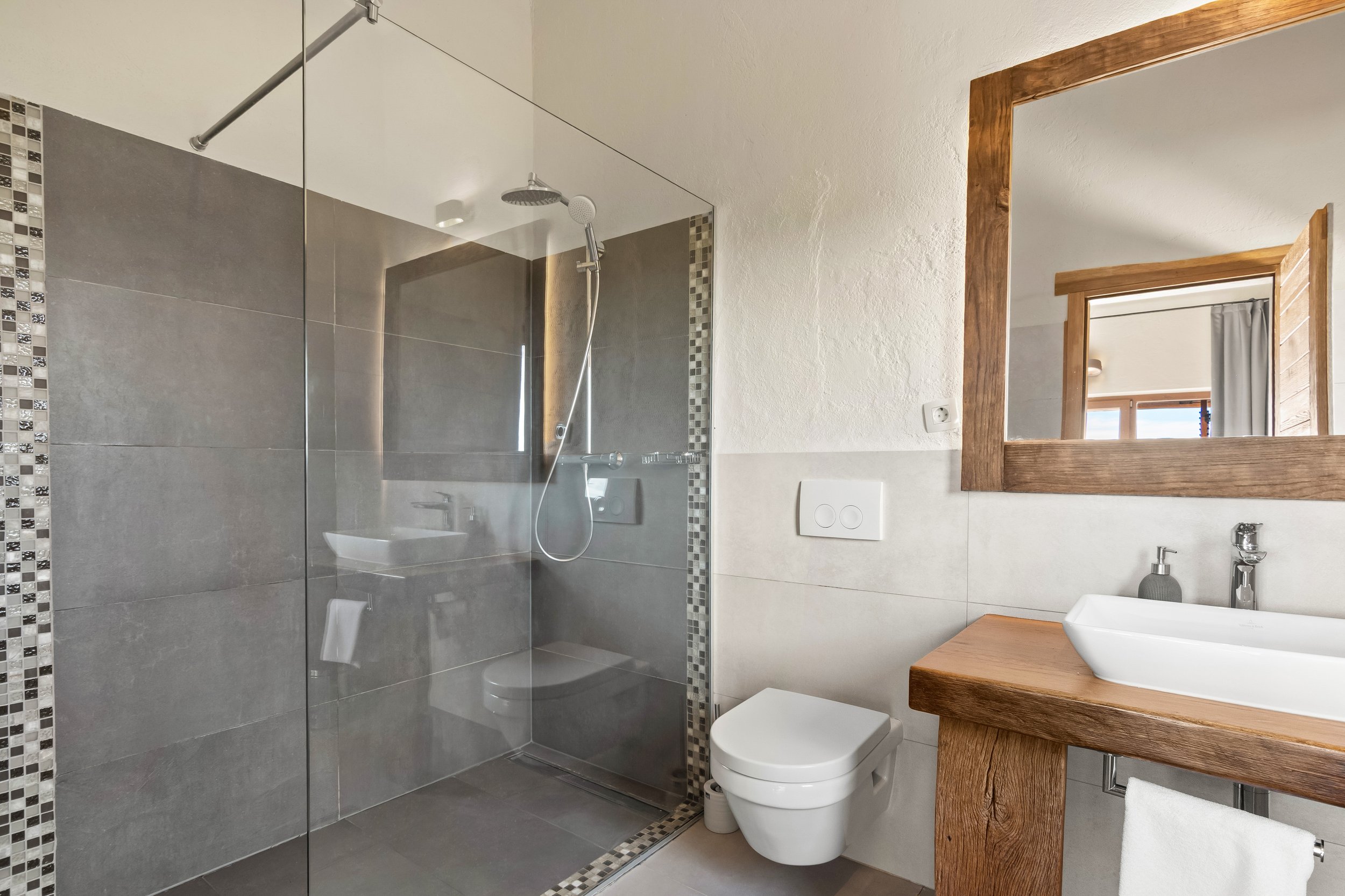 Kupaonica u master spavaćoj sobi vila Galapagos Hvar