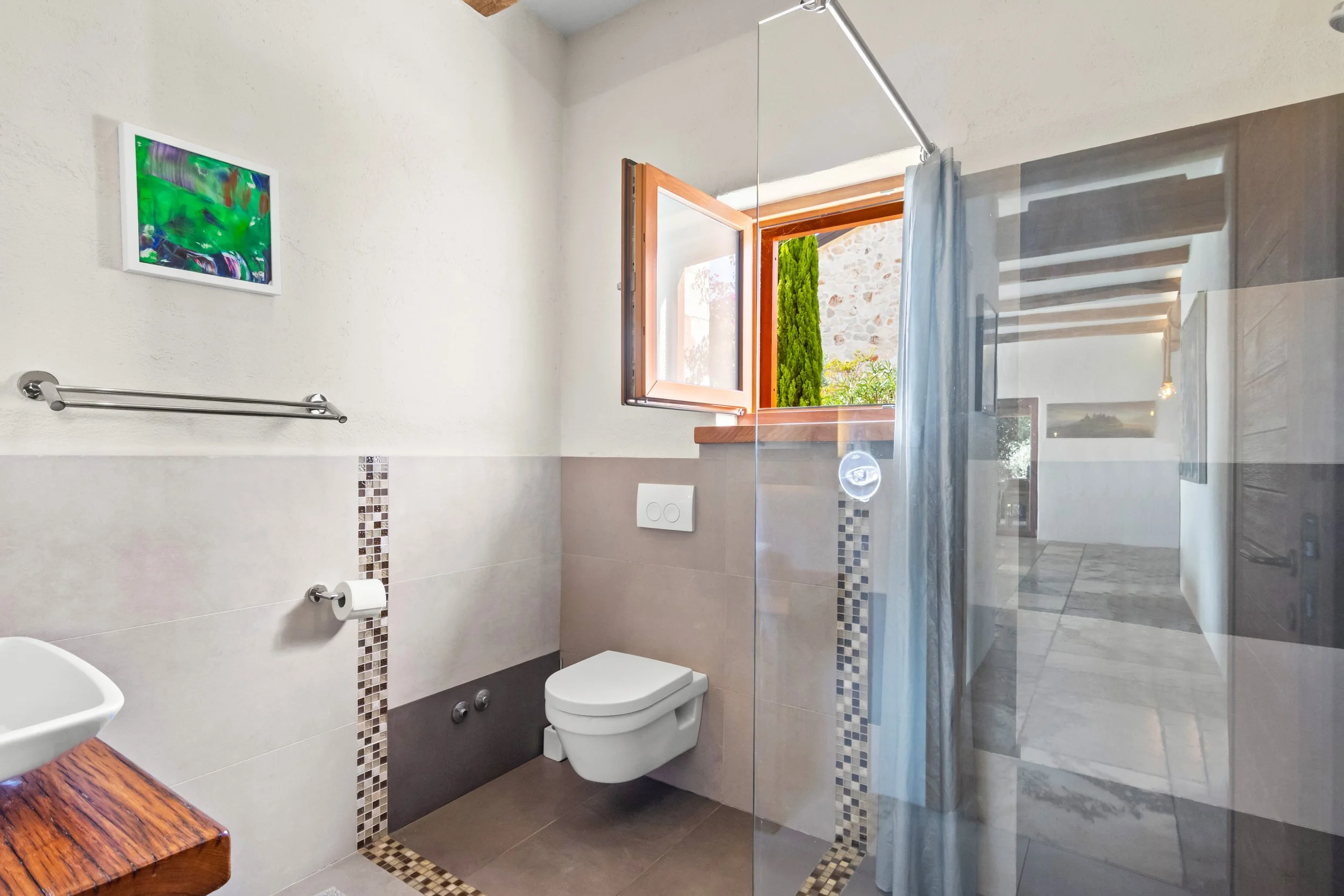 Moderna kupaonica s walk-in tušem 