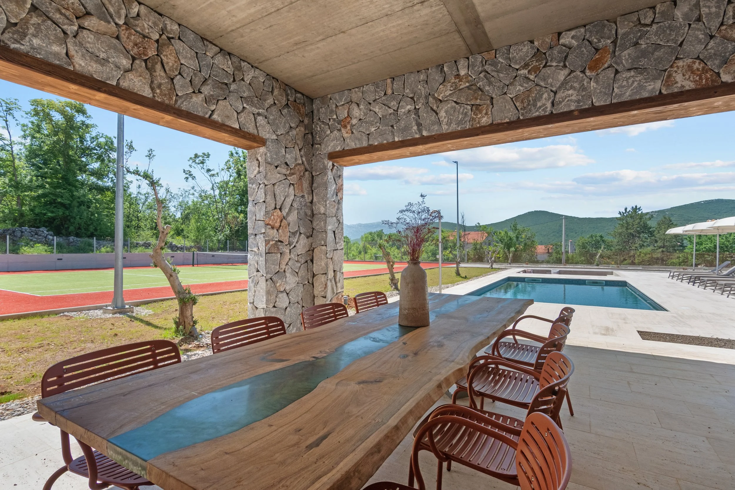 Ljetna kuhinja – slikanje apartmana i vila