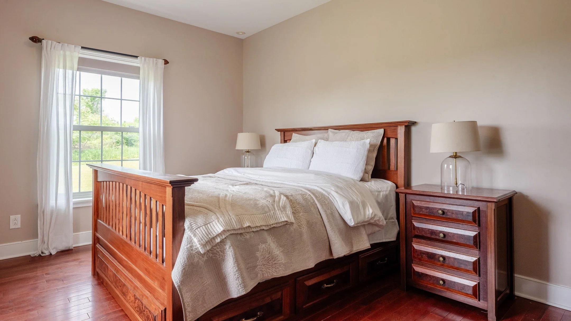 🛏️ Handcrafted Elegance Meets Everyday Functionality

This isn&rsquo;t just a bed&mdash;it&rsquo;s a masterpiece. Solid hardwood, custom joinery, and hidden storage that actually looks good. Every detail, down to the brass pulls and grain matching, 