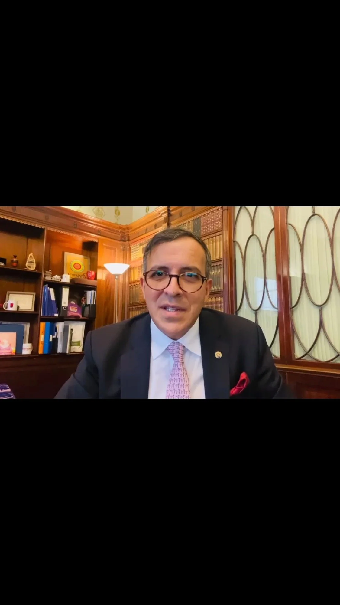 🚨One month until UNIVFORUM 2025! Dr. Luis Franceschi will keynote a Q&A session: “Irreplaceable Citizens: Technology, Politics and the Common Good.”
You can submit your questions using the following link: 💬
https://docs.google.com/
