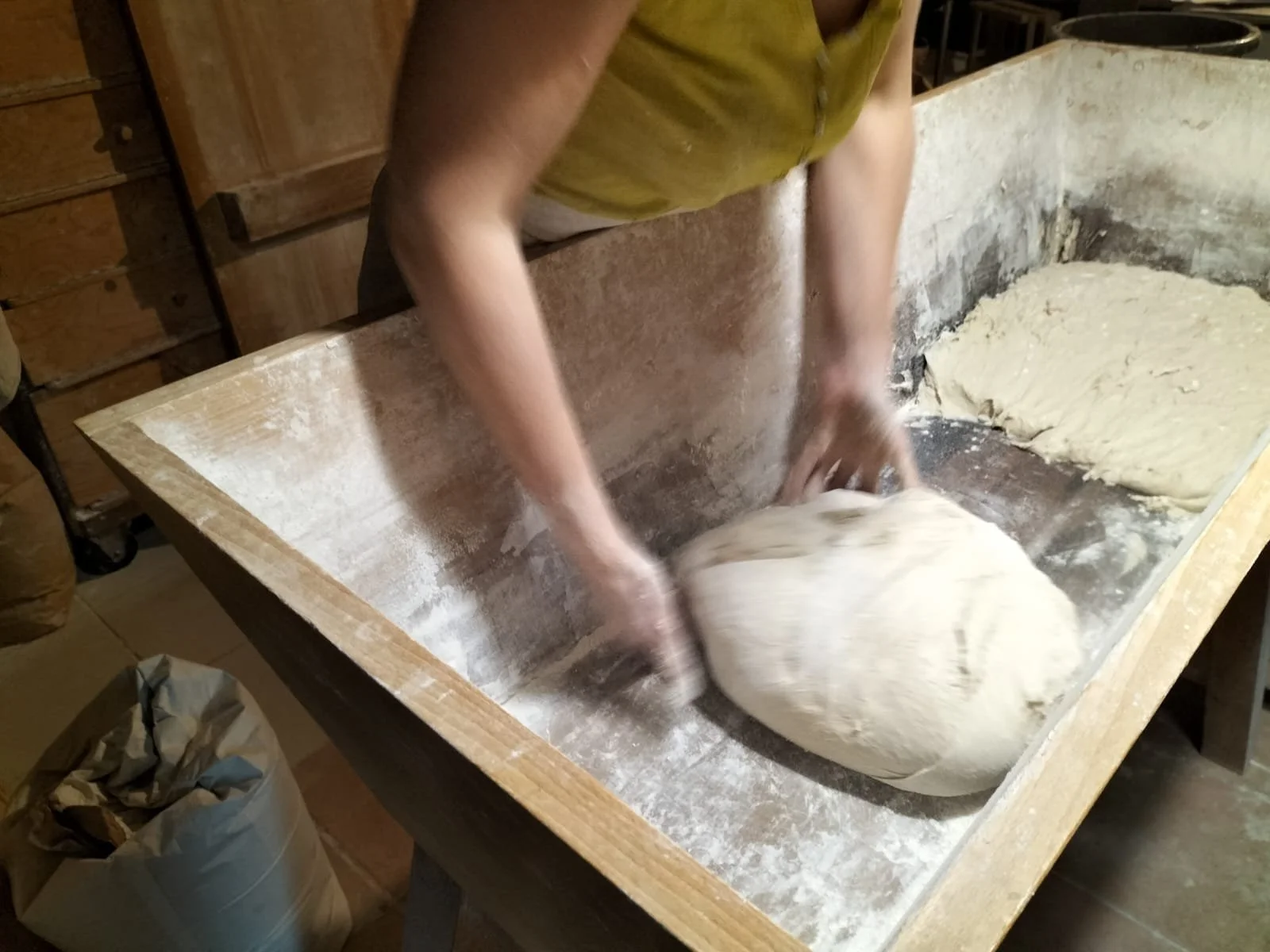 Pétrissage à la main