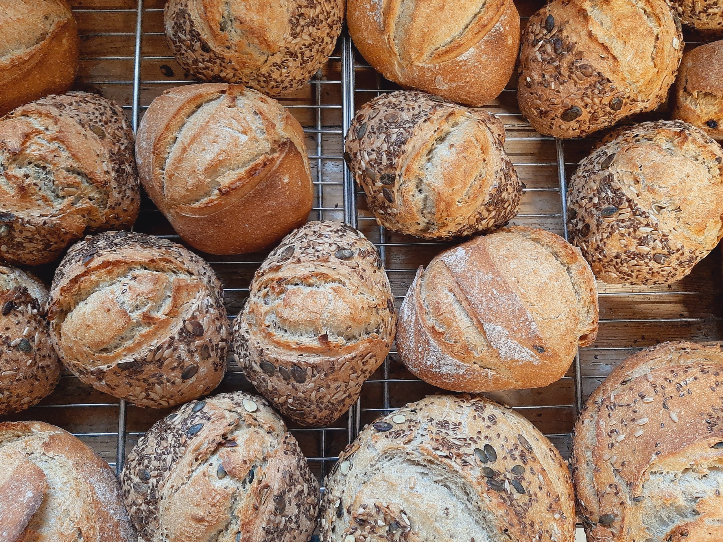 Pains bis, aux graines et semi-complet 100% levain naturel