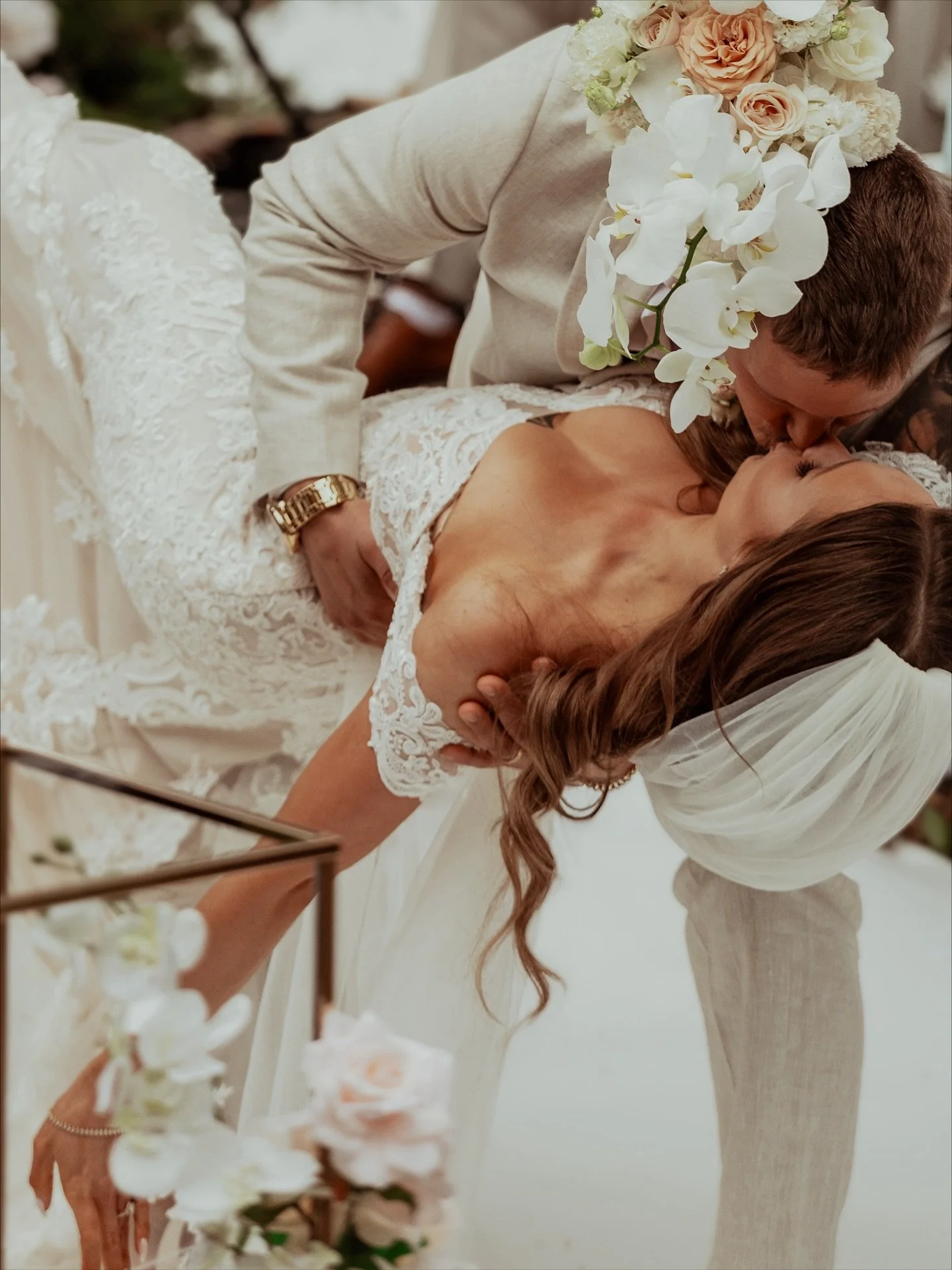 If you had to choose, what&rsquo;s the one photo you couldn&rsquo;t miss on your wedding day? 🤍✨

#weddingphotographer #h&auml;&auml;kuvaaja #valokuvaaja #weddingphotography