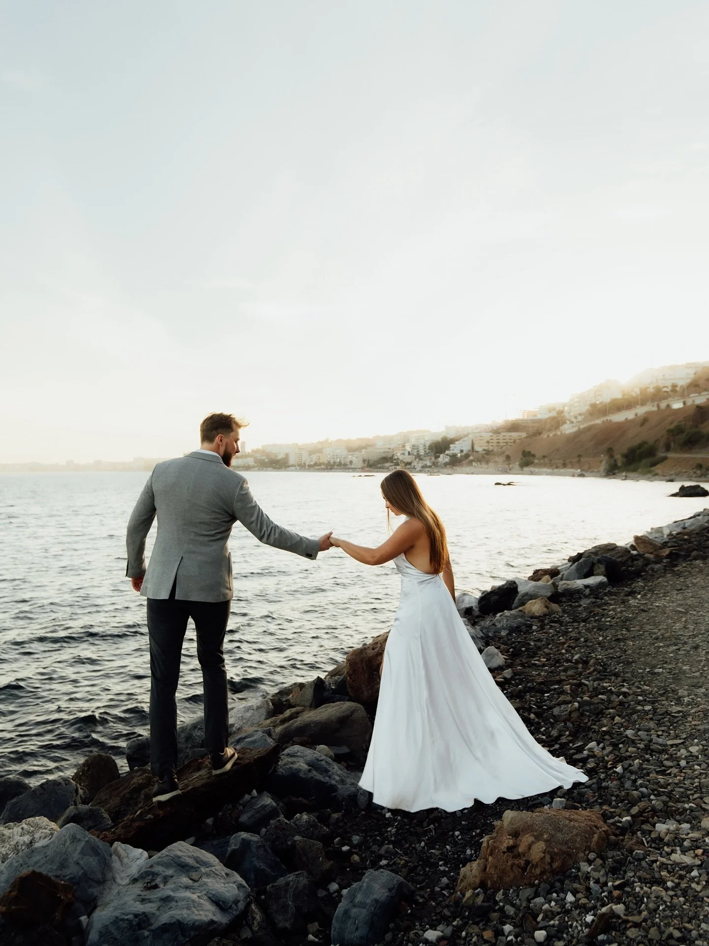 A few open slots for photoshoots 🌞
I&rsquo;d love to capture your story &mdash; families, couples, or any creative idea you&rsquo;ve been dreaming of 🤍

How gorgeous is this dress by @jennyaarrekangas ✨

#photographer #costadelsol #valokuvaaja