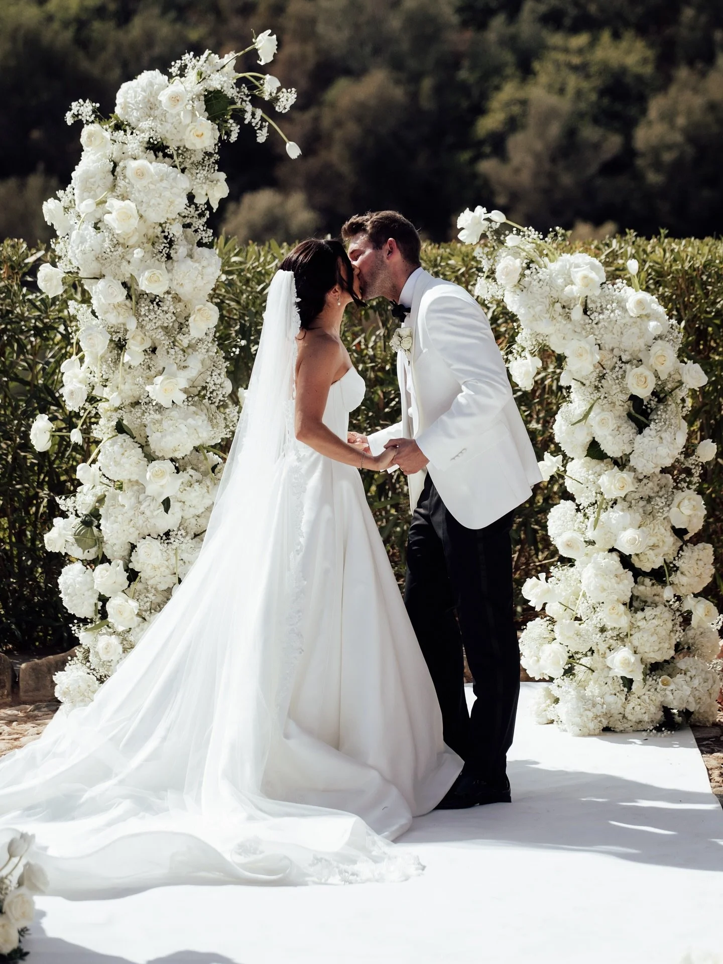 𝘊𝘰𝘯𝘨𝘳𝘢𝘵𝘶𝘭𝘢𝘵𝘪𝘰𝘯𝘴 𝘢𝘨𝘢𝘪𝘯 𝘵𝘰 𝘵𝘩𝘦 𝘢𝘮𝘢𝘻𝘪𝘯𝘨 𝘖🤍𝘞!
𝘐𝘵 𝘸𝘢𝘴 𝘴𝘶𝘤𝘩 𝘢 𝘫𝘰𝘺 𝘵𝘰 𝘤𝘢𝘱𝘵𝘶𝘳𝘦 𝘺𝘰𝘶𝘳 𝘣𝘦𝘢𝘶𝘵𝘪𝘧𝘶𝘭 𝘥𝘢𝘺 &mdash; 𝘧𝘪𝘭𝘭𝘦𝘥 𝘸𝘪𝘵𝘩 𝘭𝘰𝘷𝘦, 𝘭𝘢𝘶𝘨𝘩𝘵𝘦𝘳, 𝘢𝘯𝘥 𝘶𝘯𝘧𝘰𝘳𝘨𝘦𝘵𝘵𝘢𝘣