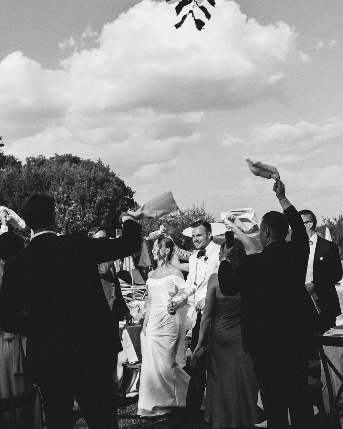 🇮🇹Italy has always held a special place in my heart, and every time I get to document love stories there, it feels truly magical✨
If you&rsquo;re planning your special day in Tuscany, Rome, or anywhere in beautiful Italy, I&rsquo;d be more than hap