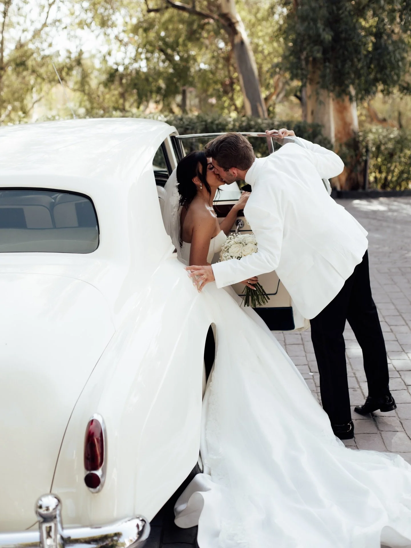 The kind of love that makes time stand still🤍✨

Wedding planner: @bossaweddingsandevents 
Flowers: @anaisfloristasfuengirola 
Venue: @casadelaeramarbella 

#photographer #weddingphotographer #weddingsinmarbella #love #h&auml;&auml;valokuvaaja