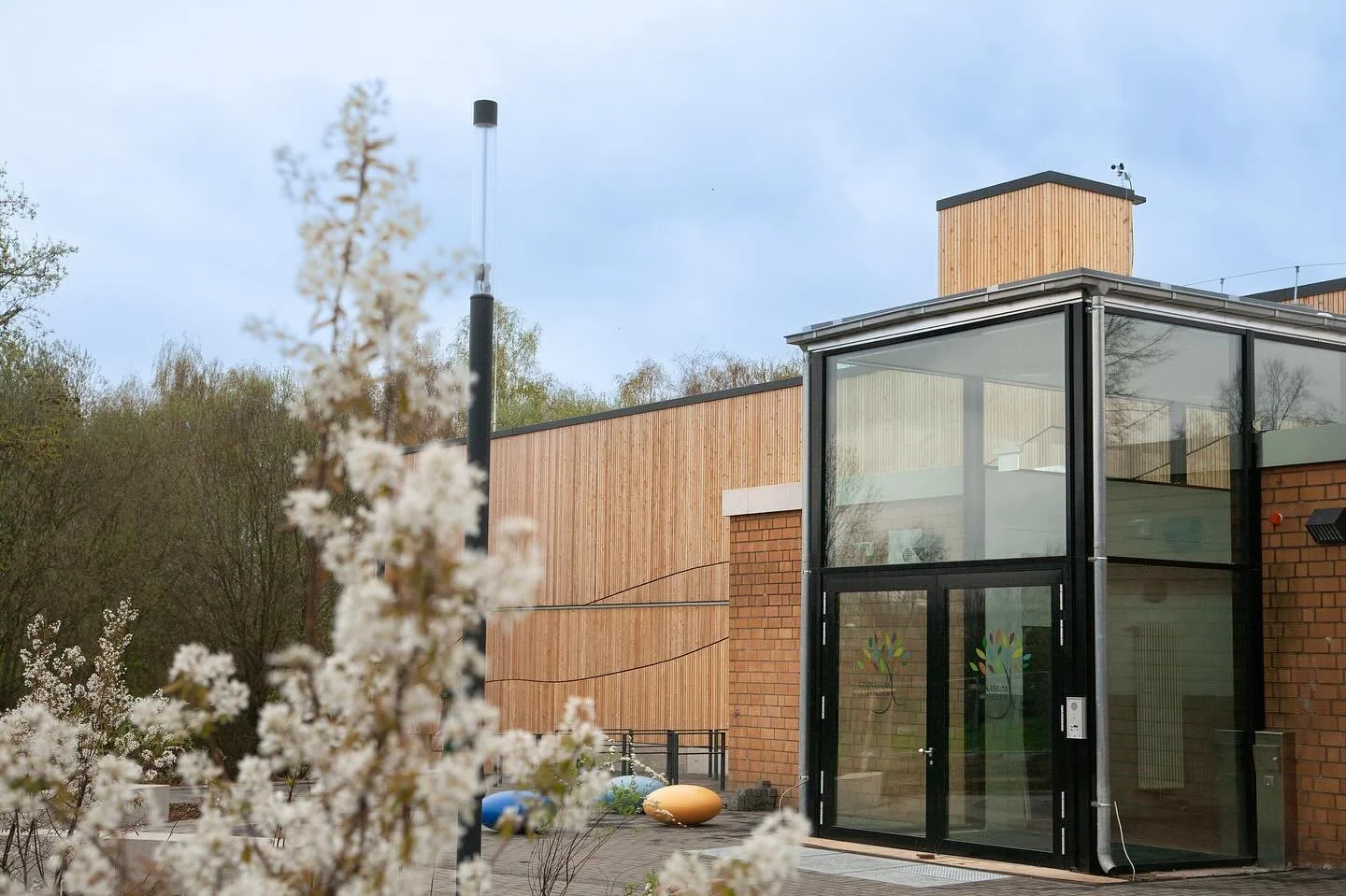 Sanierung Sporthalle, Dreifeldhalle Gymnasium Frechen

#sanieren #sanierung #sanierungsarbeiten #sport #sporthalle #schule #architecture #architektur #schulbau #&ouml;ffentlicherbau #dreifeldhalle