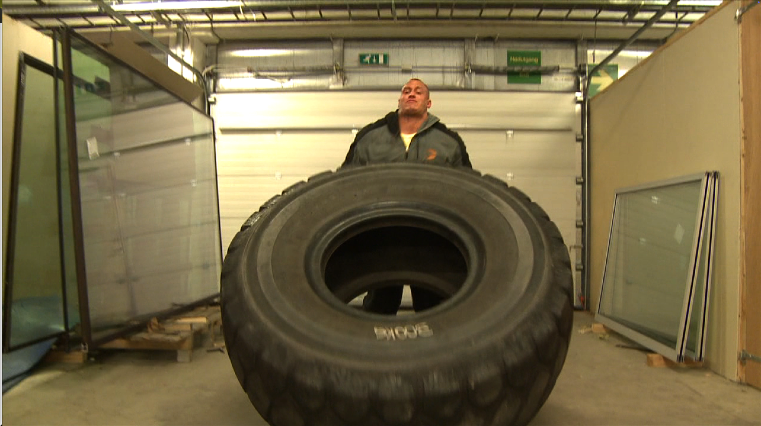 Velter dekk i strongmanstudio.png