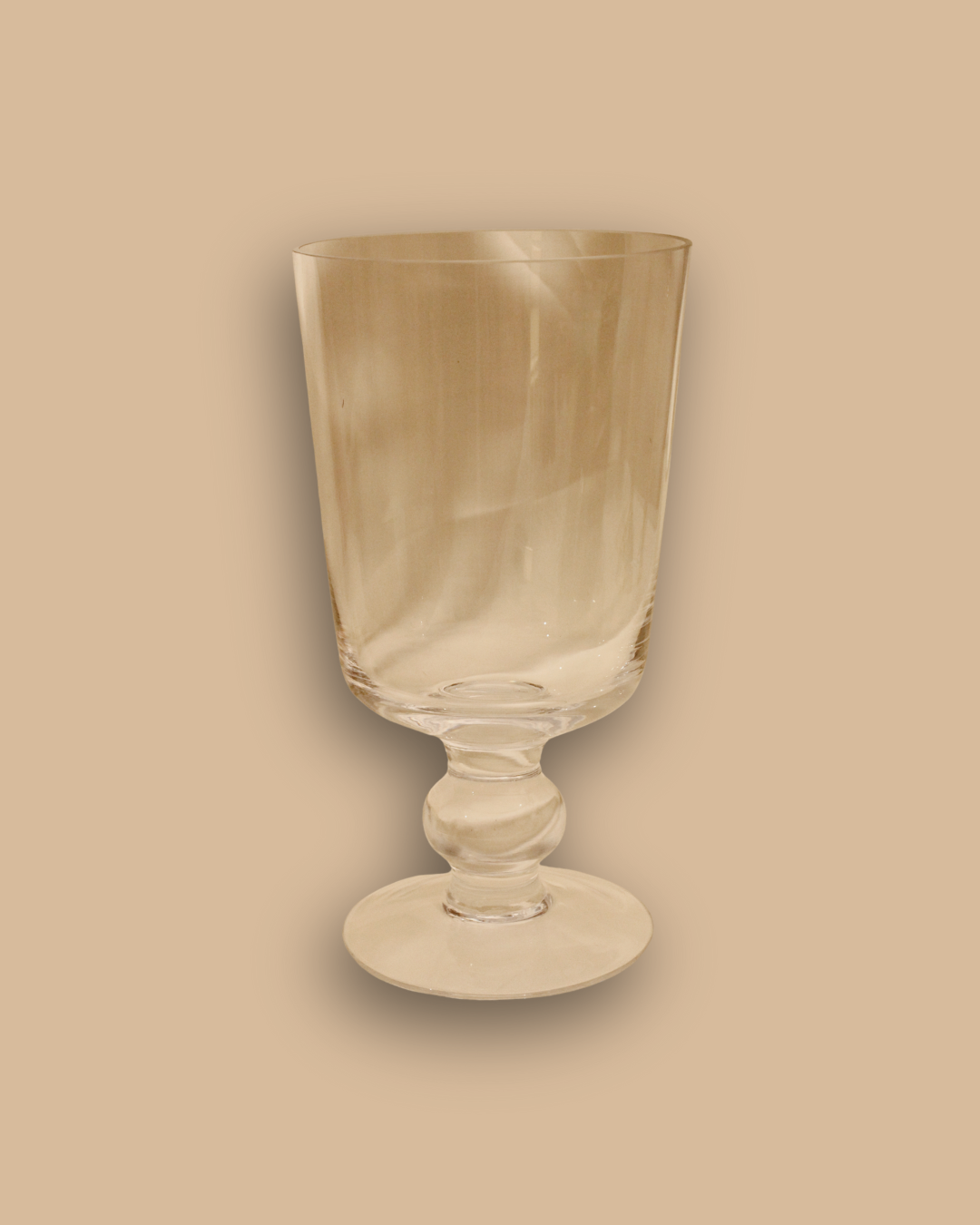 Moyen vase en verre sur pied