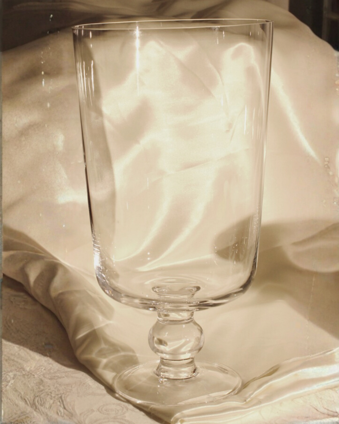 Grand vase en verre sur pied