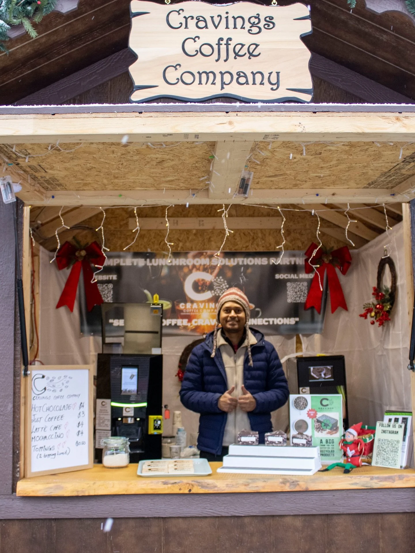 Thank you for taking this picture @hannahlalonde_  Another day in paradise. #ottawachristmasmarket #cravingscoffeecompany #festivemode