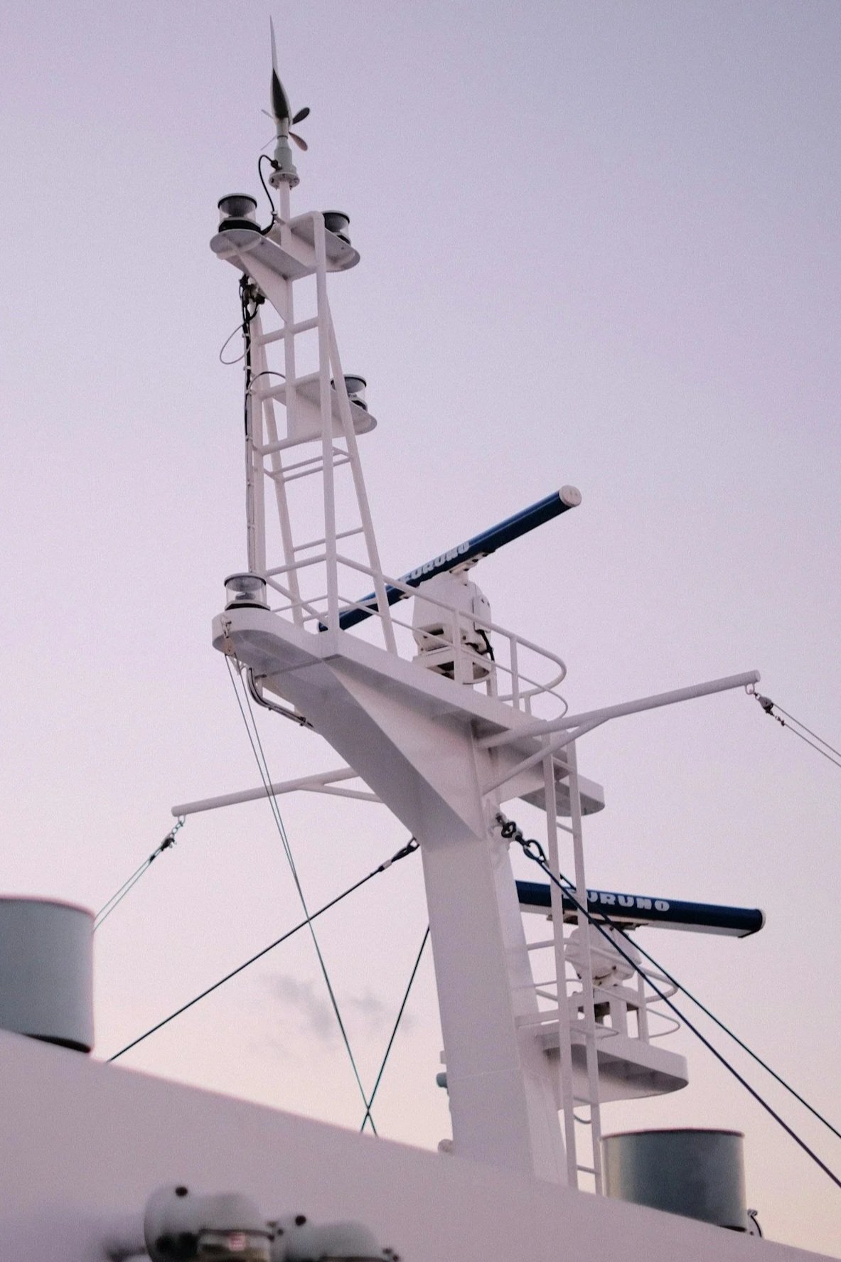 VIRIDYN SH-2 is a two-part superhydrophobic, RF-transparent coating that protects microwave antennas, satellite dishes, radomes, antenna arrays, flat panel antennas, mid-path passive reflectors and repeaters.