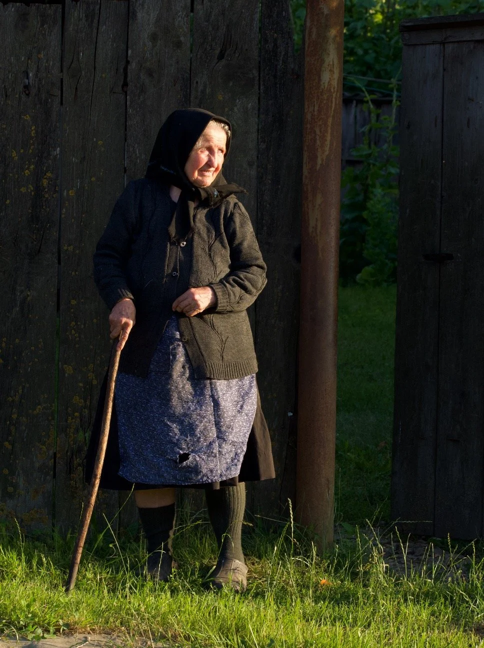 Todo habla de un pa&iacute;s que sigue viviendo con el ritmo del siglo pasado, donde la modernidad avanza despacio y solo a veces.
Quiz&aacute;s cuando los j&oacute;venes regresen &mdash;si lo hacen&mdash; encuentren en estos lugares una br&uacute;ju
