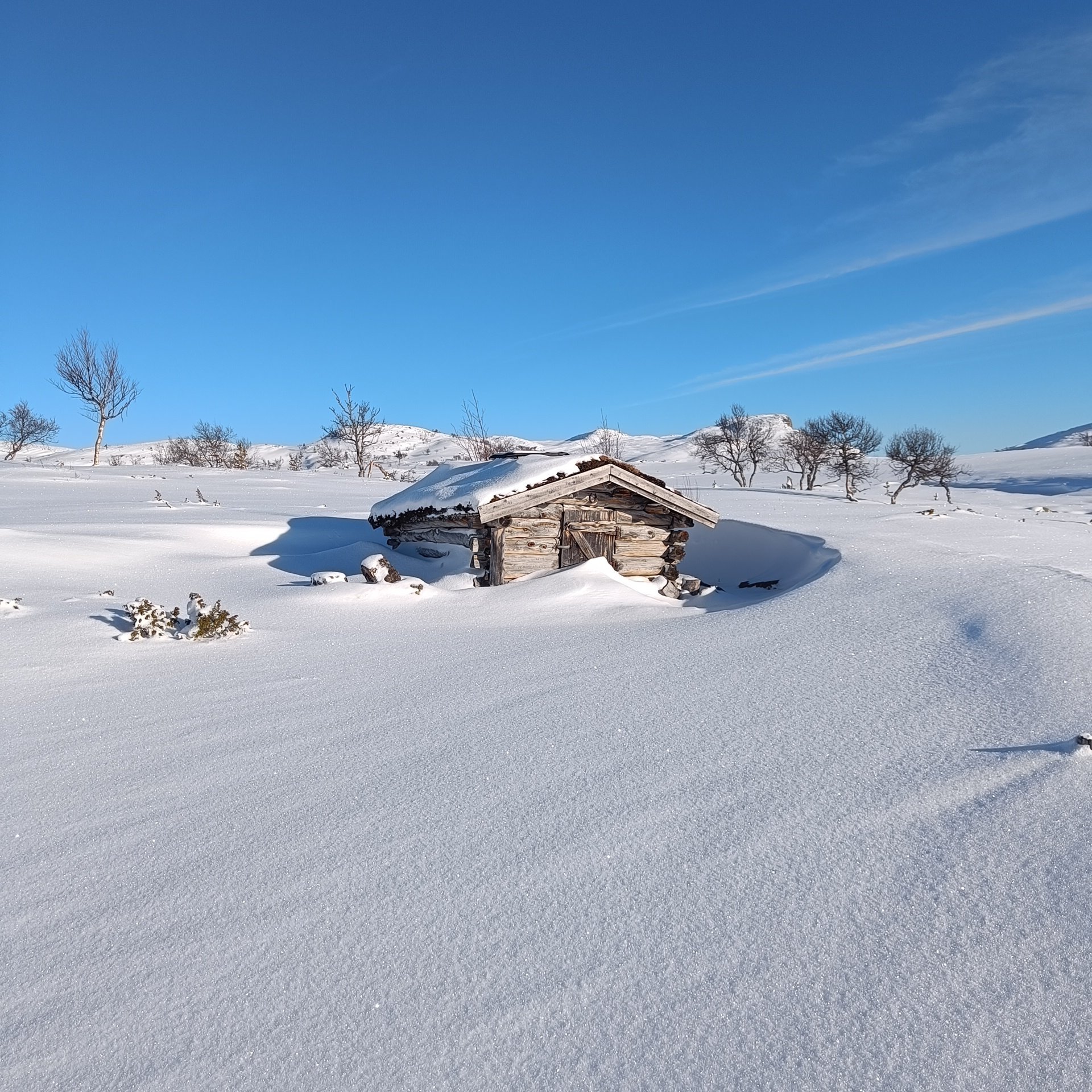 Lite snø i fjellet, men fint er det.