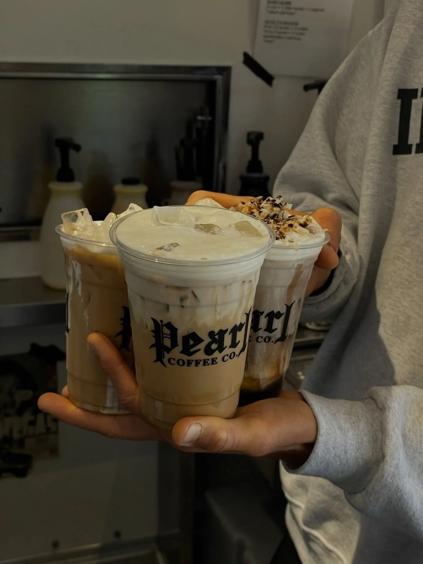 🐴 saddle up 🐴 

We are making 𝒸𝑜𝒻𝒻𝑒𝑒 𝓉𝓇𝓊𝒸𝓀 history with these seasonal bevvies 🍂 Which one are you grabbing?

🍠🤍 ROOT 66
🌽🚜 KORN KOBB
🥥🤠 COWBOY COLD BREW