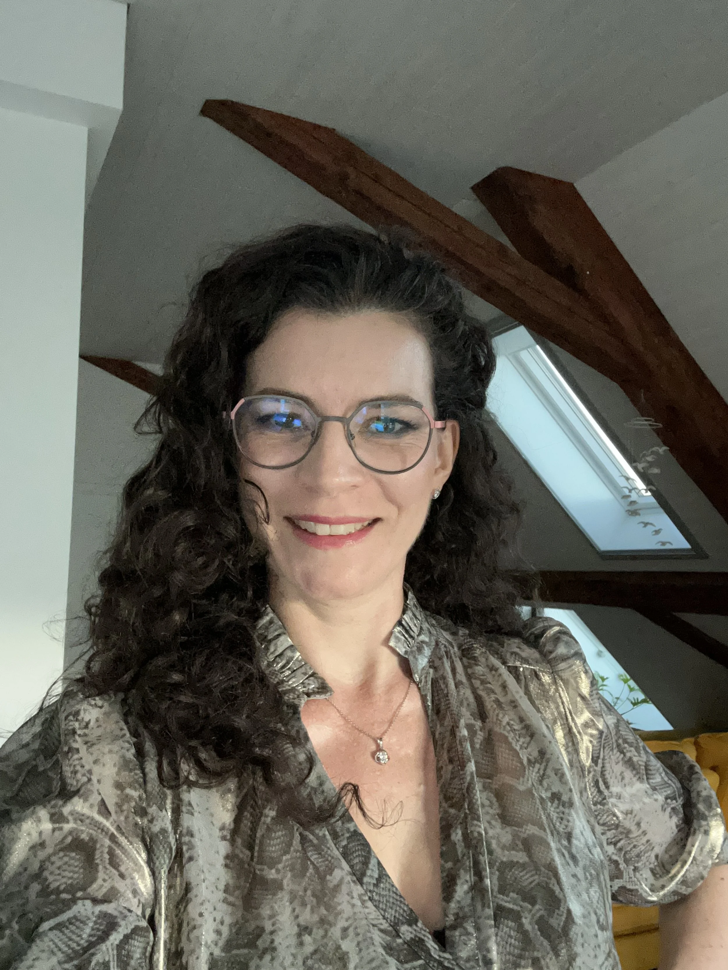 Céline Lambert thérapeute psycho-corporelle spécialisée en posturologie pour les femmes neurodivergentes
