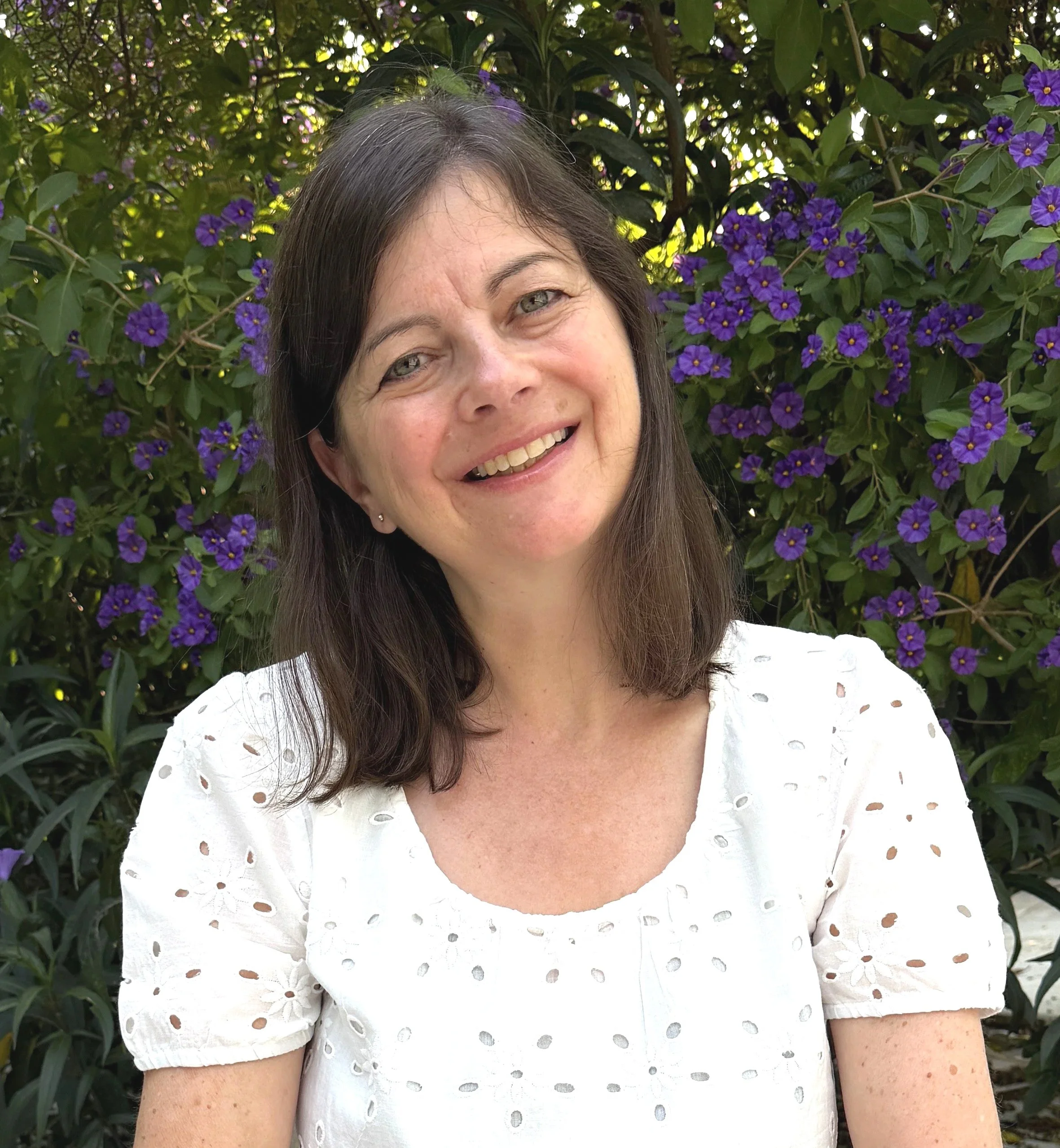 Portrait of Sarah Hudson, integrative psychotherapist and hypnotherapist