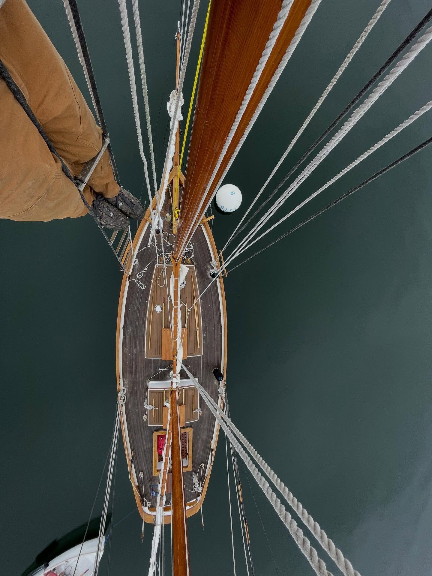 Had the honor to measure this sweet little number for a new suit of sails today. This should be a delightful project!

#sailmaker #schooner #allwoodallgood