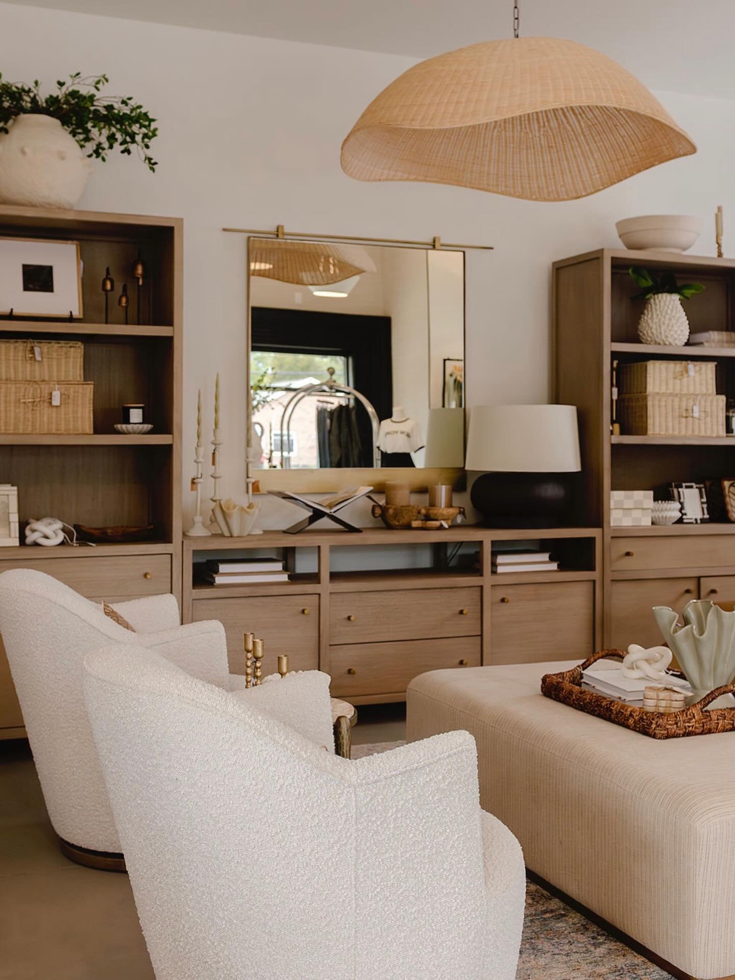 It&rsquo;s not just how a space looks - it&rsquo;s how it makes you feel. We always tell our homeowners we want your home to feel like it&rsquo;s giving you a giant hug! We wanted the studio to feel that way too. Comfortable, calm, &amp; cozy. 

#mwd