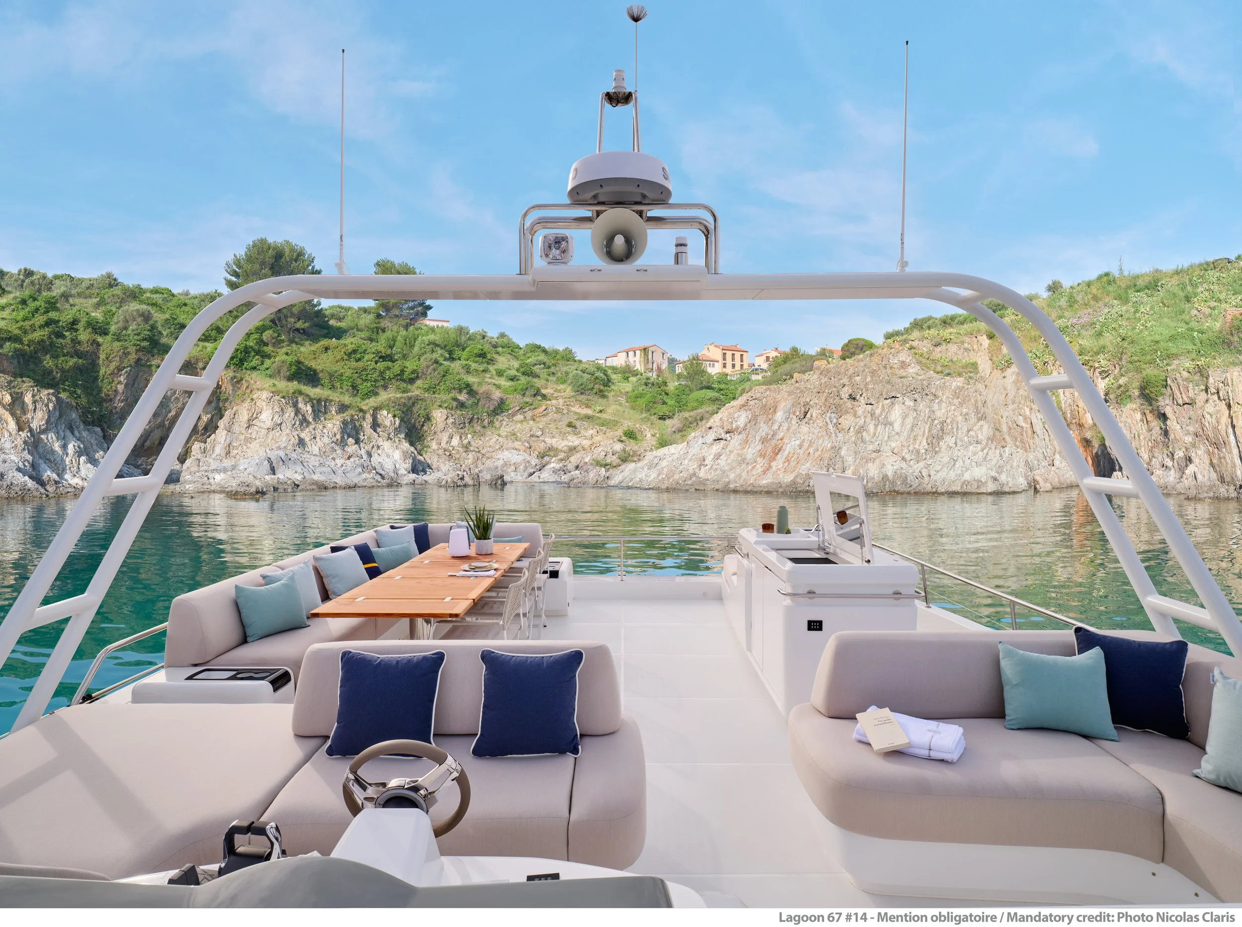 LAGOON_SIXTY_7_CUSTOMISATION_FLYBRIDGE (1).jpg
