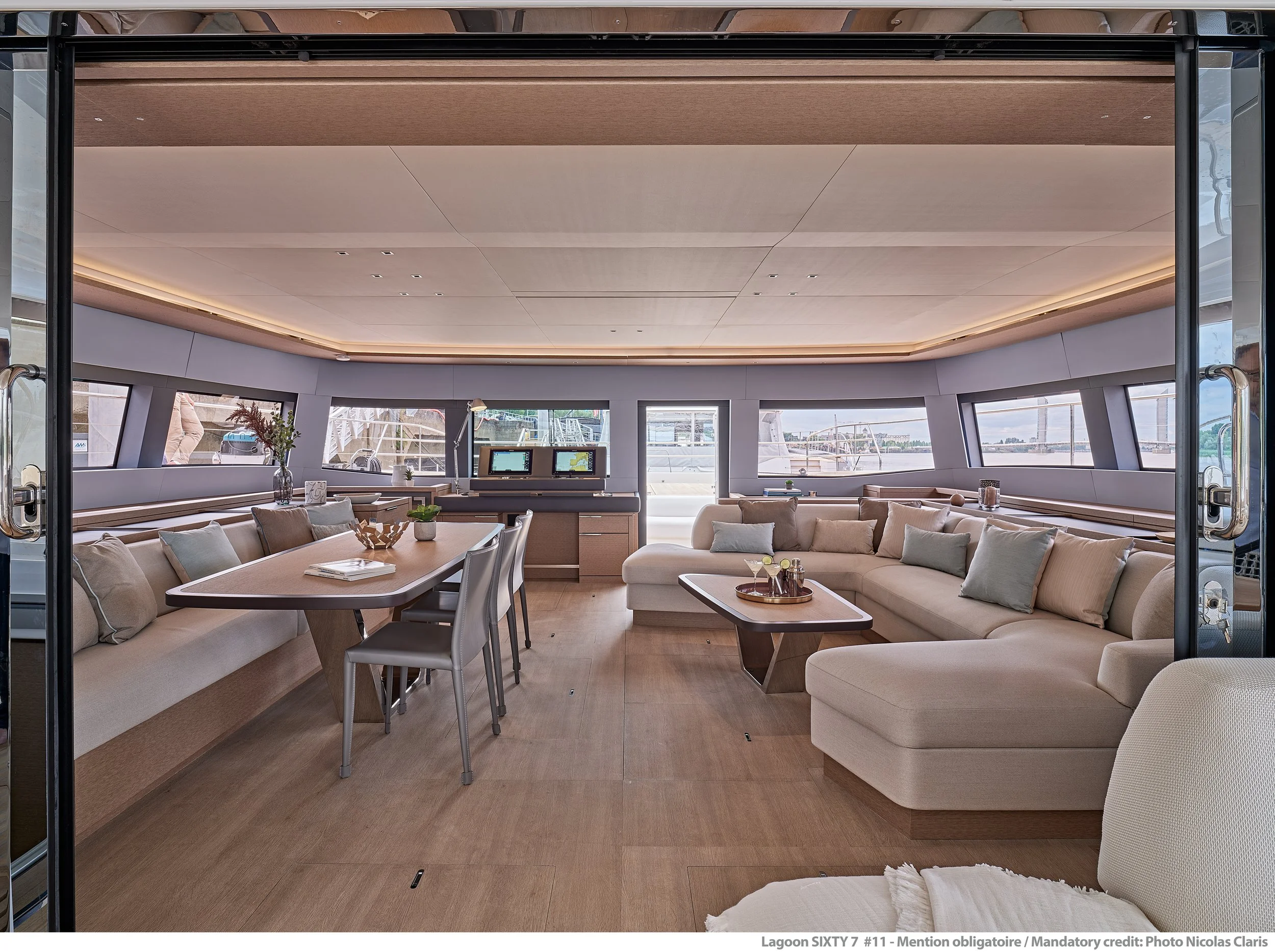 LAGOON_SIXTY_7_CUSTOMISATION_SALON (1).jpg