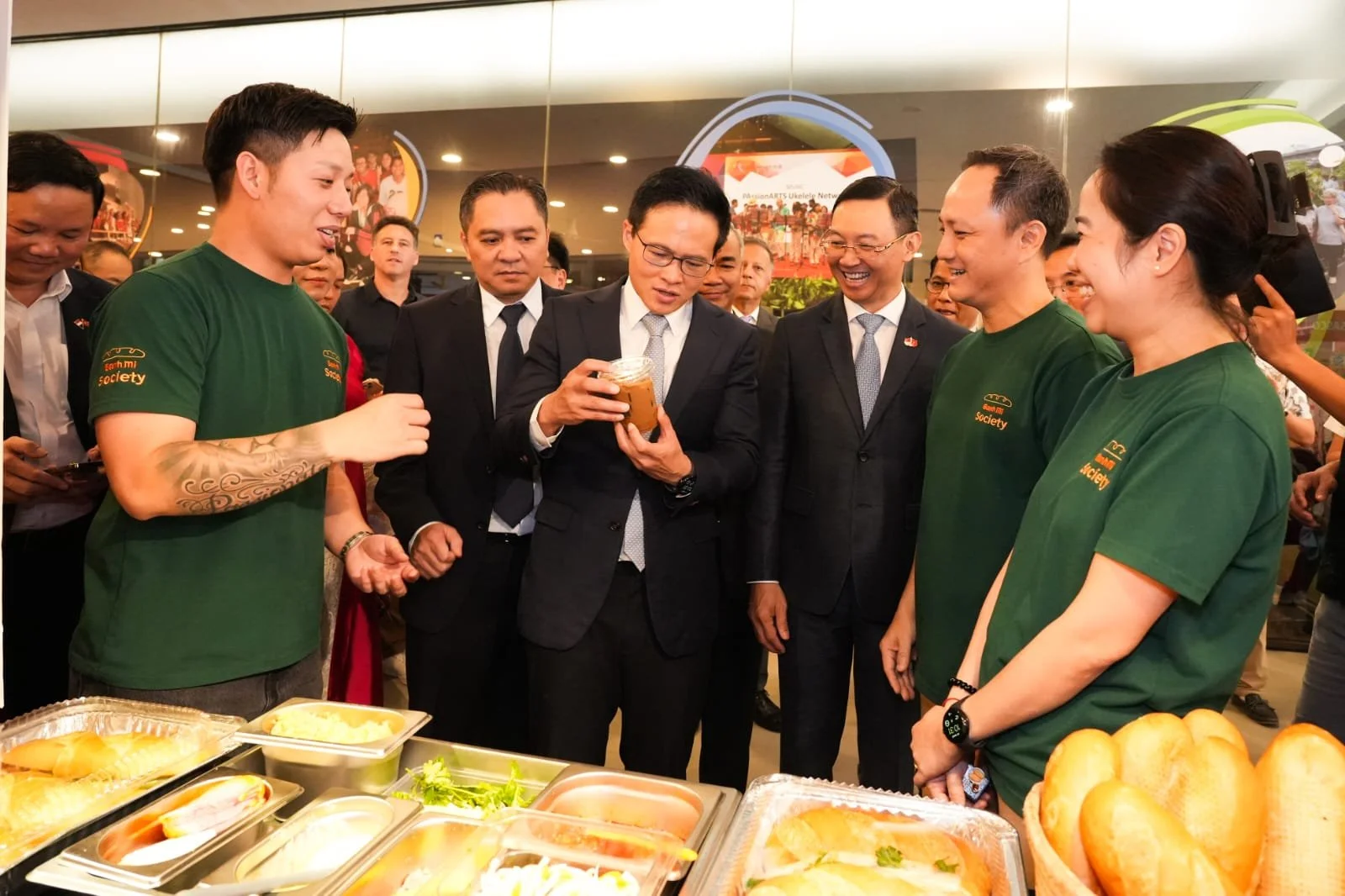 Greeting His Excellency, Tran Phuoc Anh, Vietnam Ambassador to Singapore, and His Excellency, Desmond Choo, Singapore's Minister of State for Defence, at the Banh Mi Society Pop-up Store at Pho Vietnam Festival 2025.