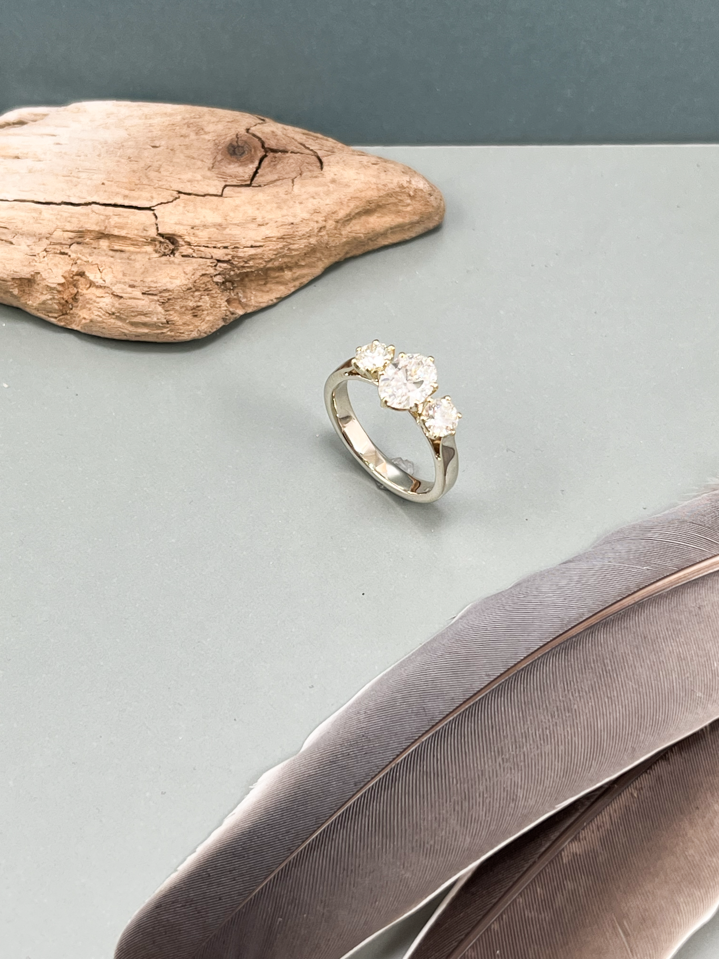 Ring_gelbgold_trilogy_diamanten_3.png