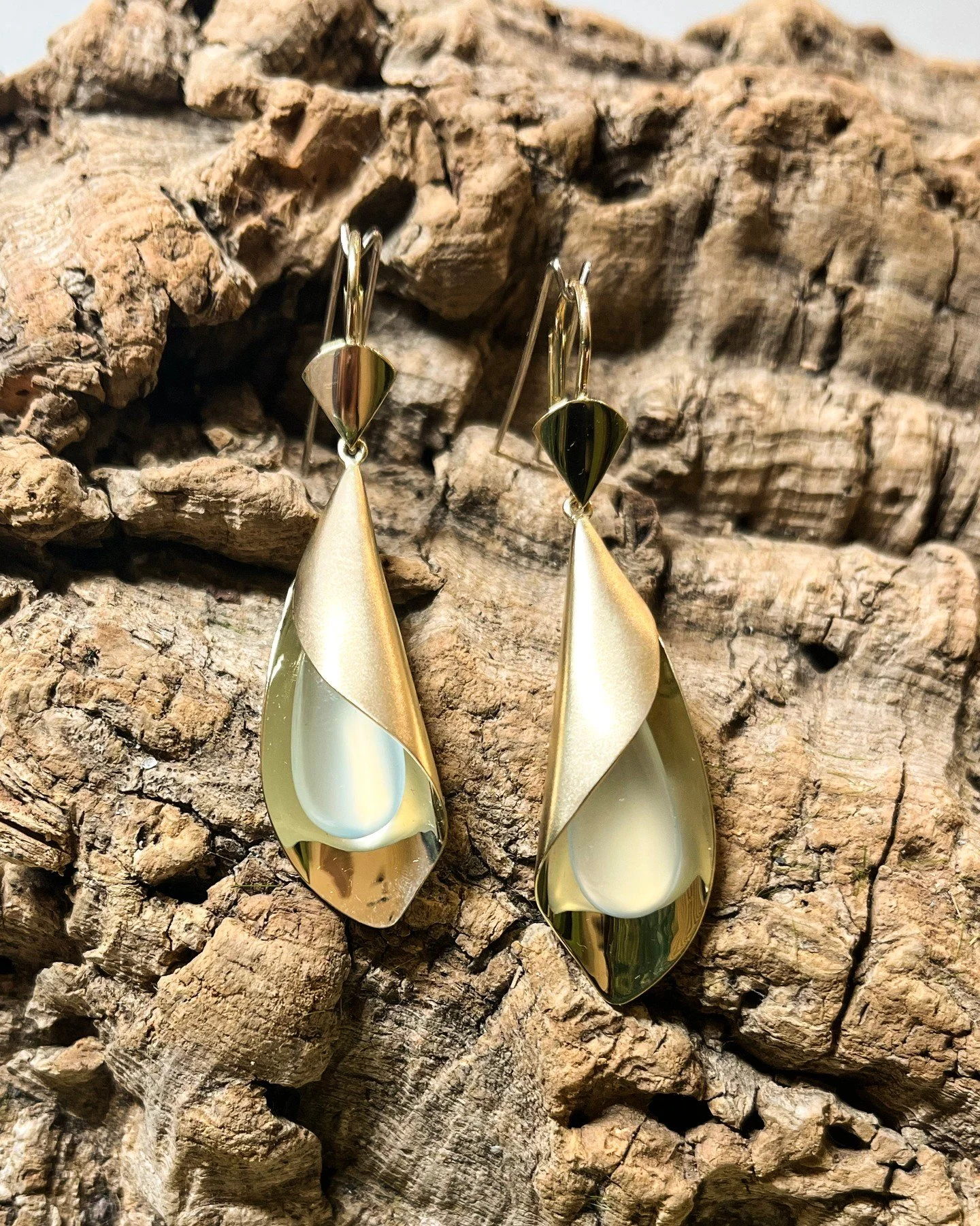 Wir von KollwitzGold w&uuml;nschen euch von ganzem Herzen sch&ouml;ne Osterfeiertage.

✨ Beautiful earrings in gold &ndash; inspired by nature ✨ Das floral inspirierte und dennoch schlichte Design dieser Ohrringe war das perfekte Geschenk zu einem ru