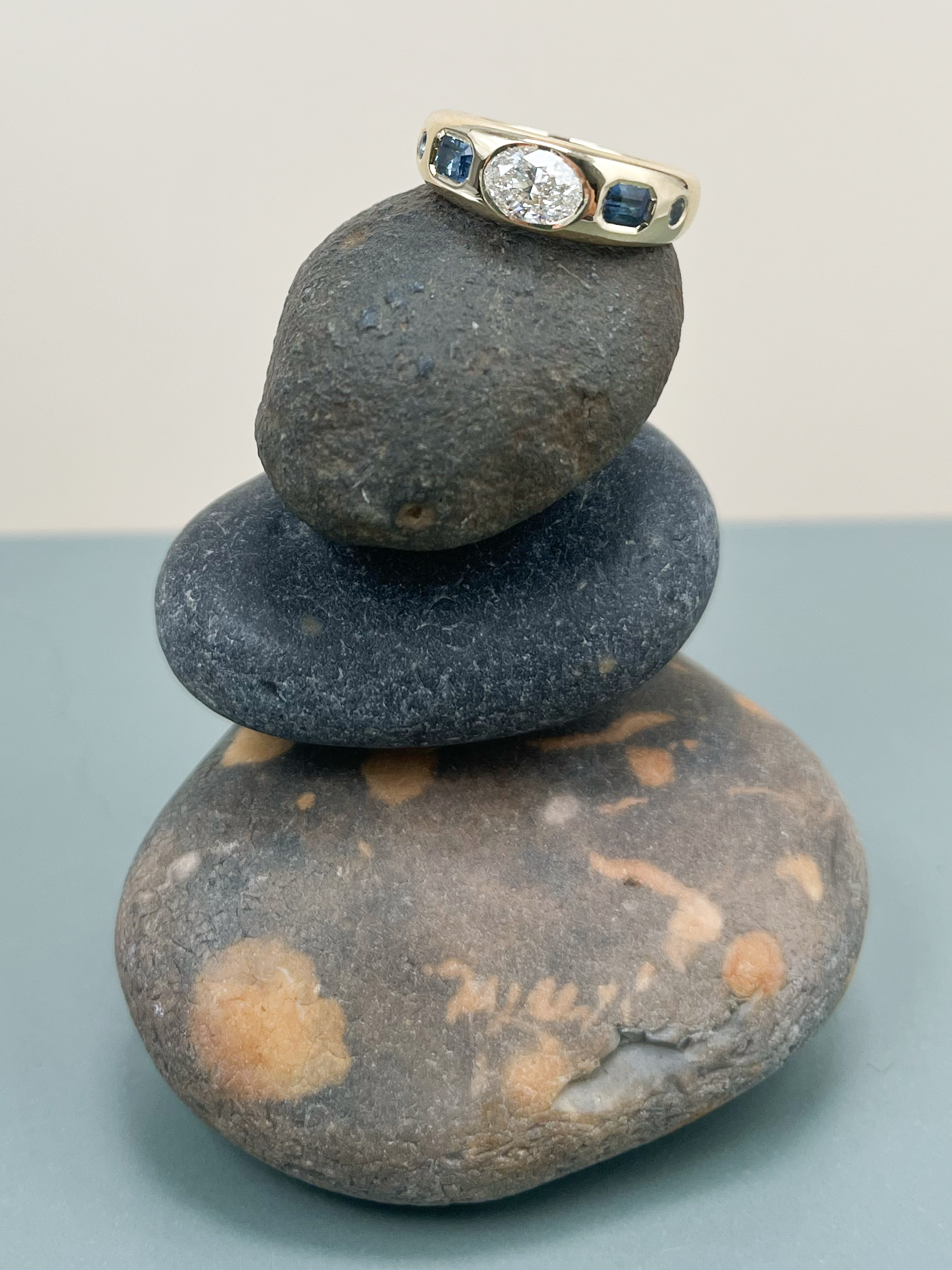 ring_gelbgold_teal_saphir_labgrown_diamant_3.png