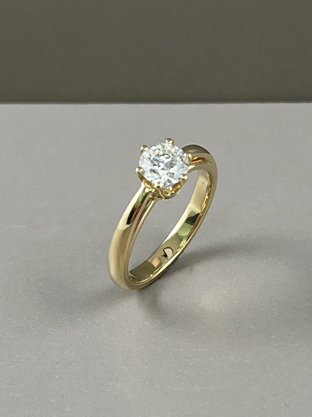 ring_gelbgold_diamant_krone_9.png