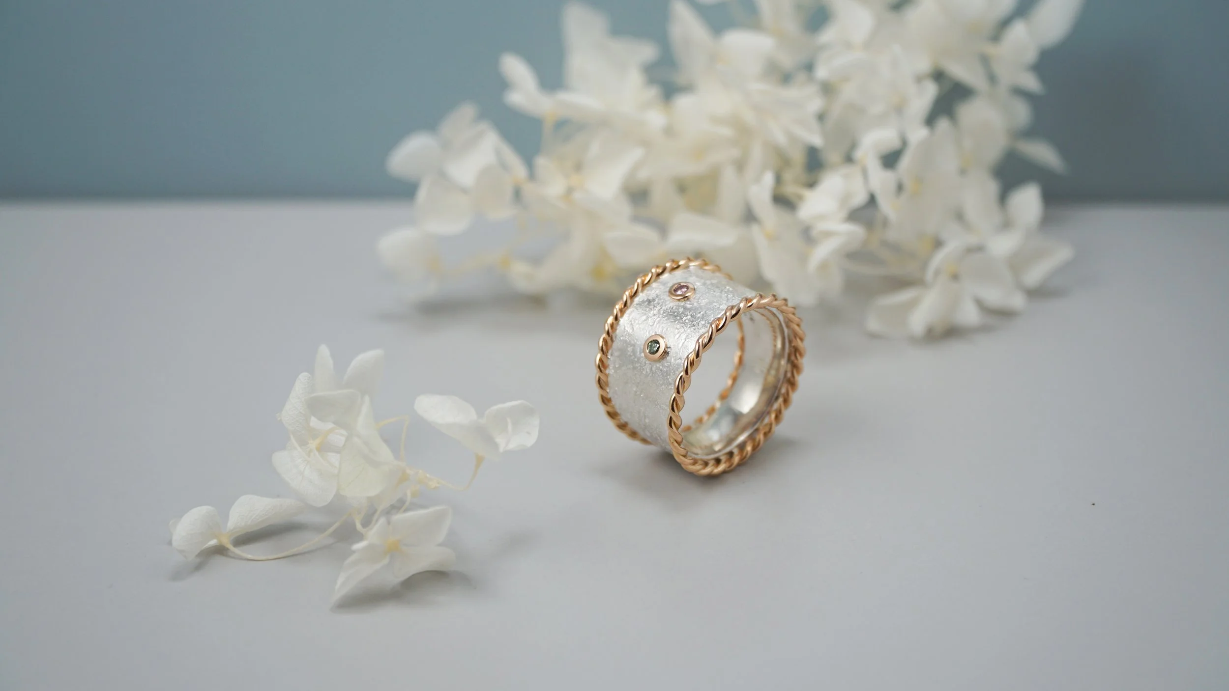 ring_gold_silber_pinkdiamant_grundiamant_2.JPG