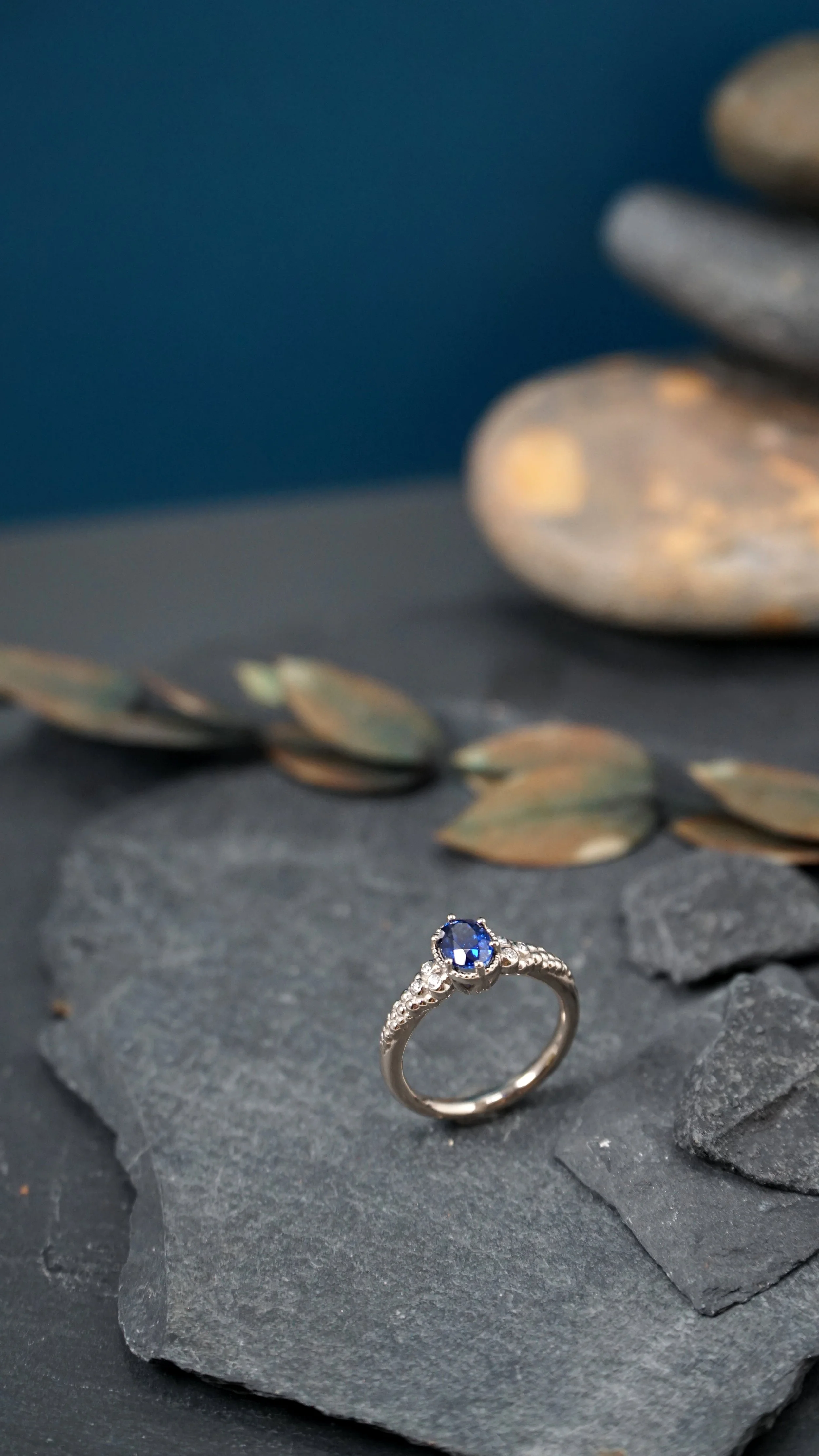 ring_weissgold_diamant_saphir_3.JPG