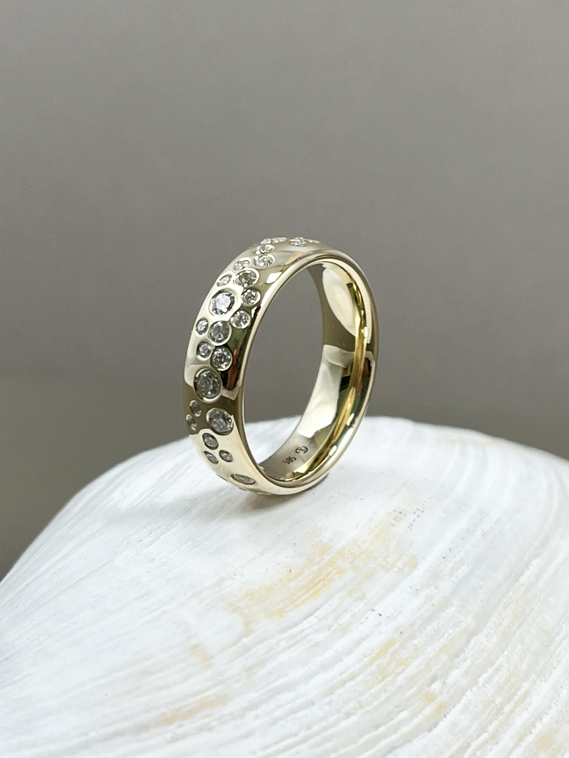 ring_gelbgold_million_diamonds_1.png