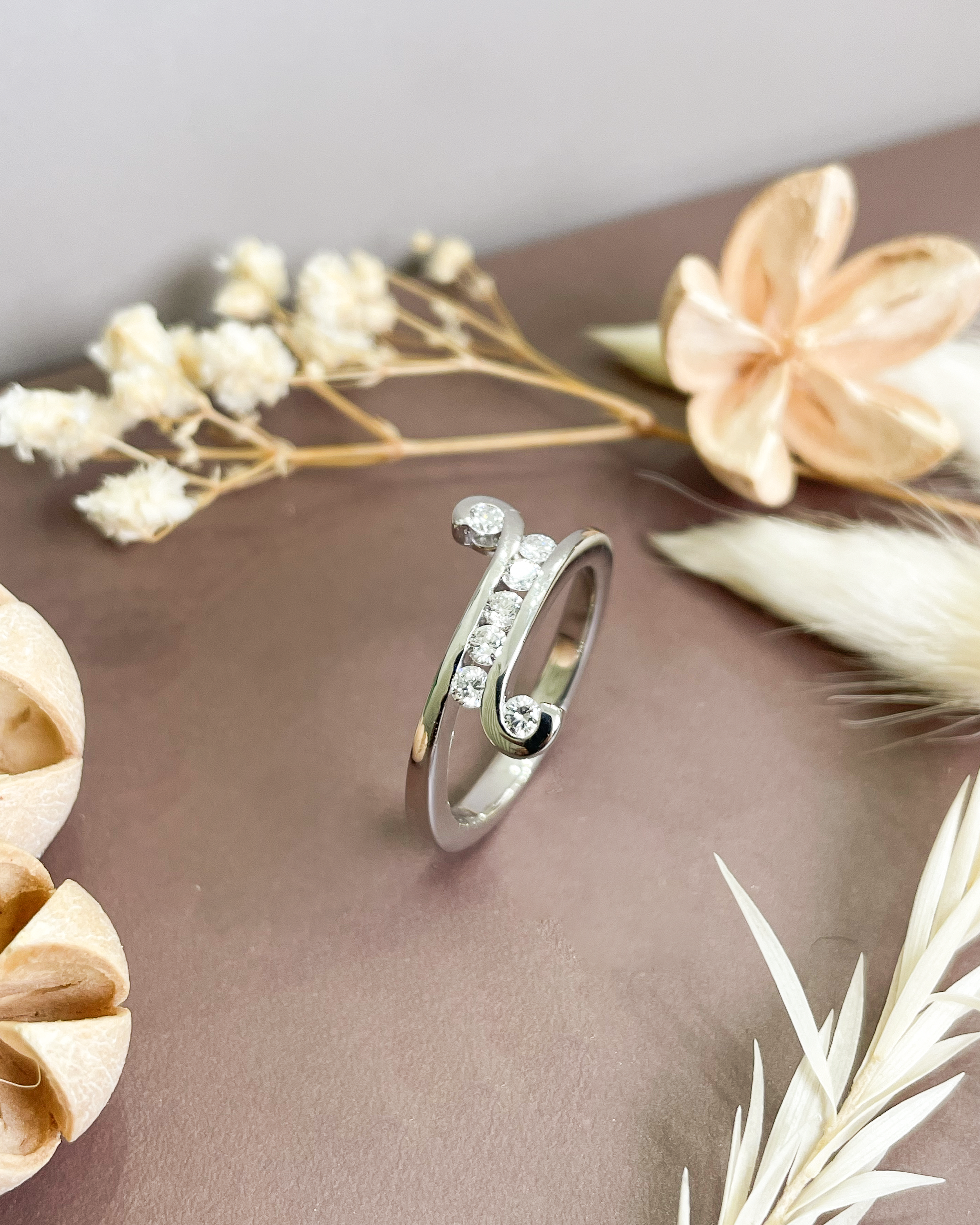 ring_weissgold_pave_wellen.png