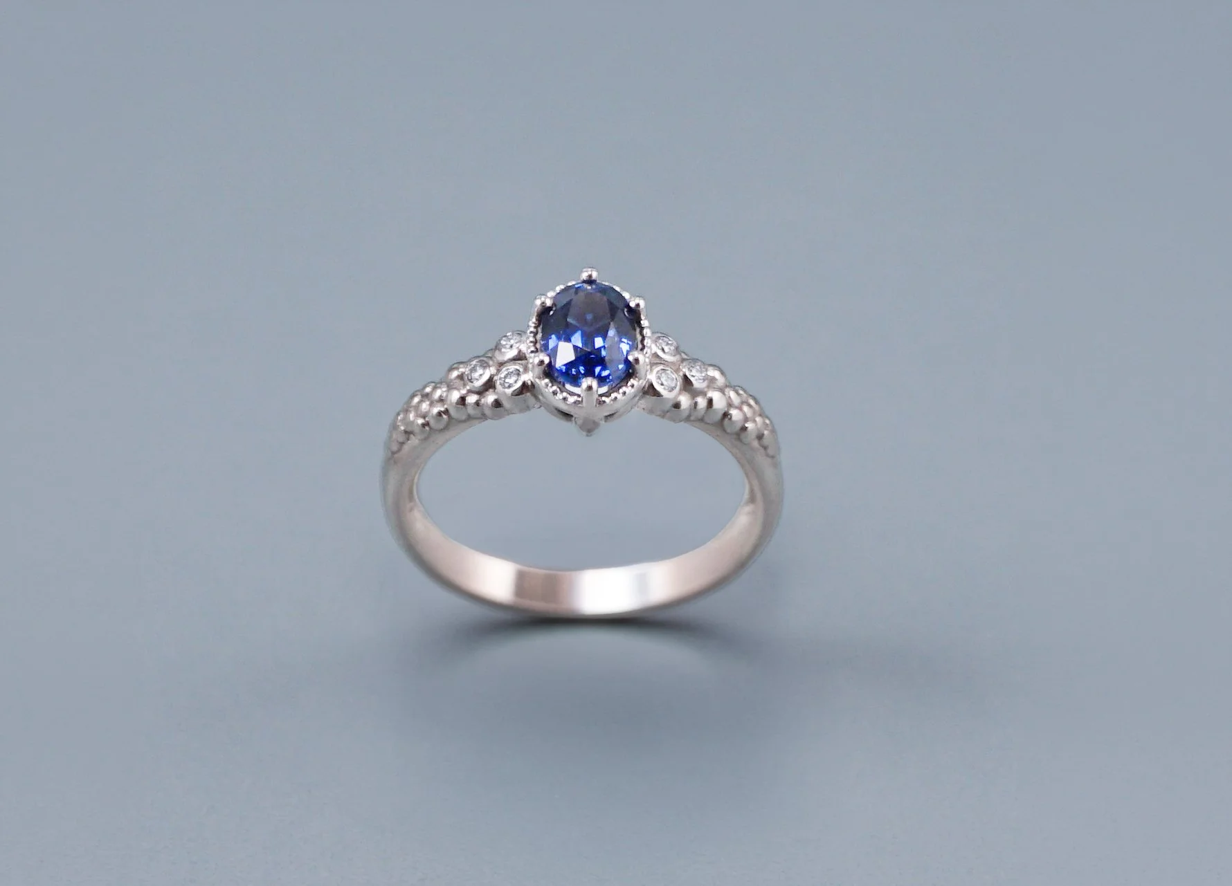 ring_weissgold_diamant_saphir_2.JPG