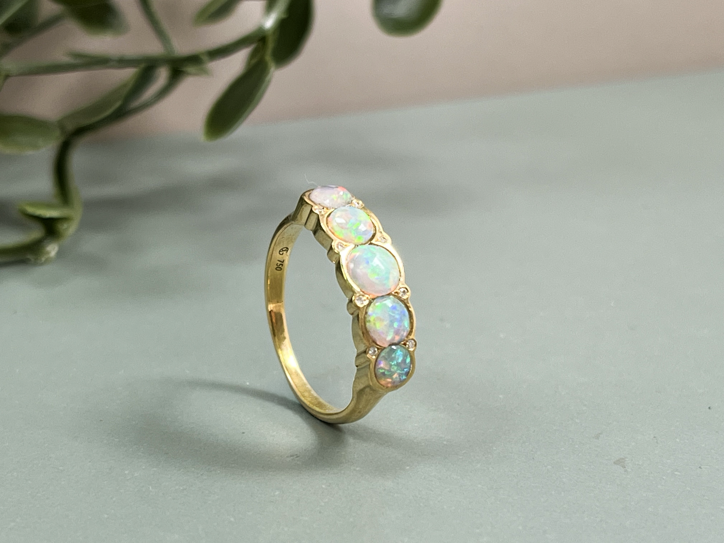 Ring_gelbgold_opalen_rainbow_1.png