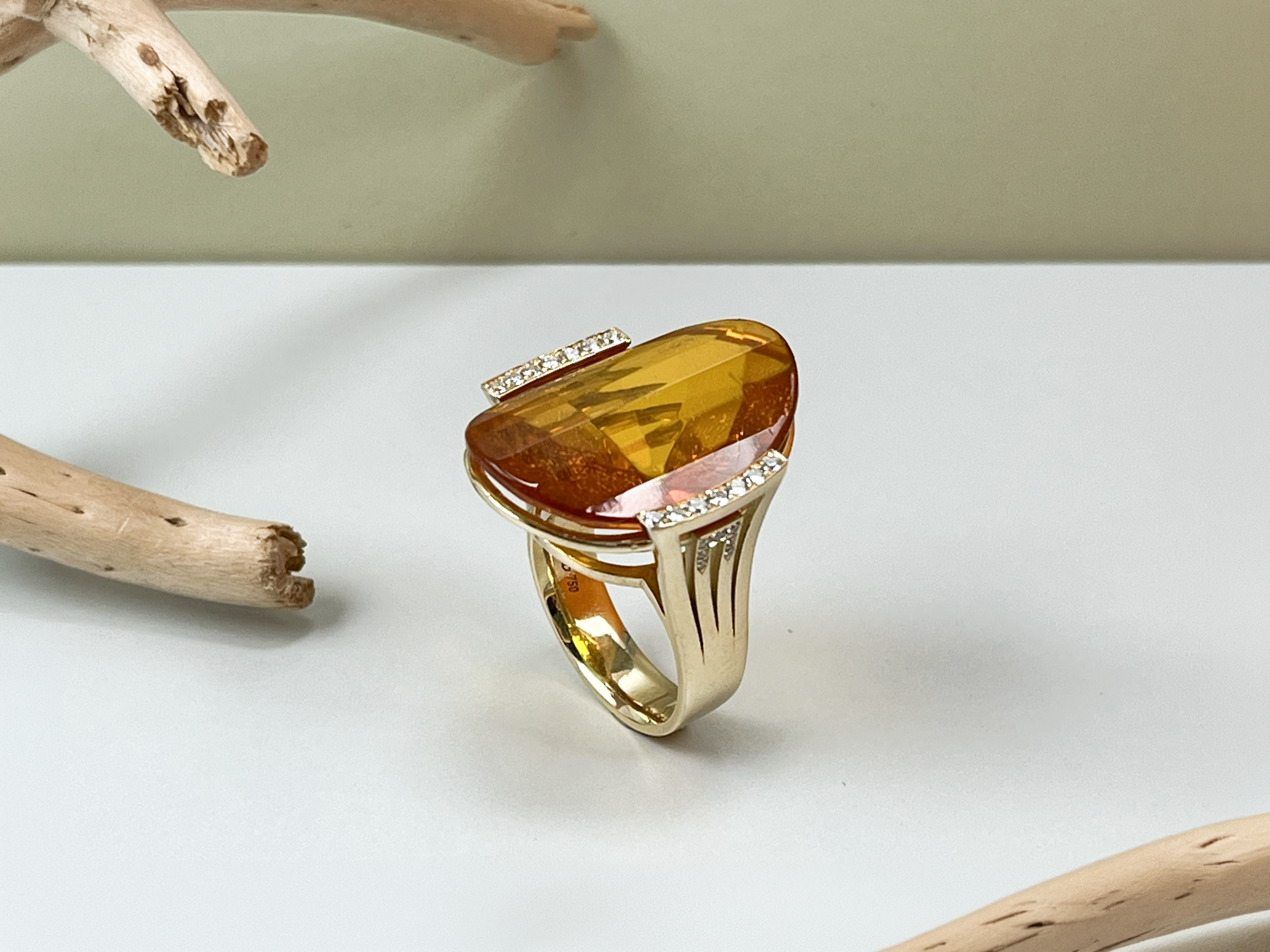 ring_gelbgold_diamant_amber_bernstein_221.png