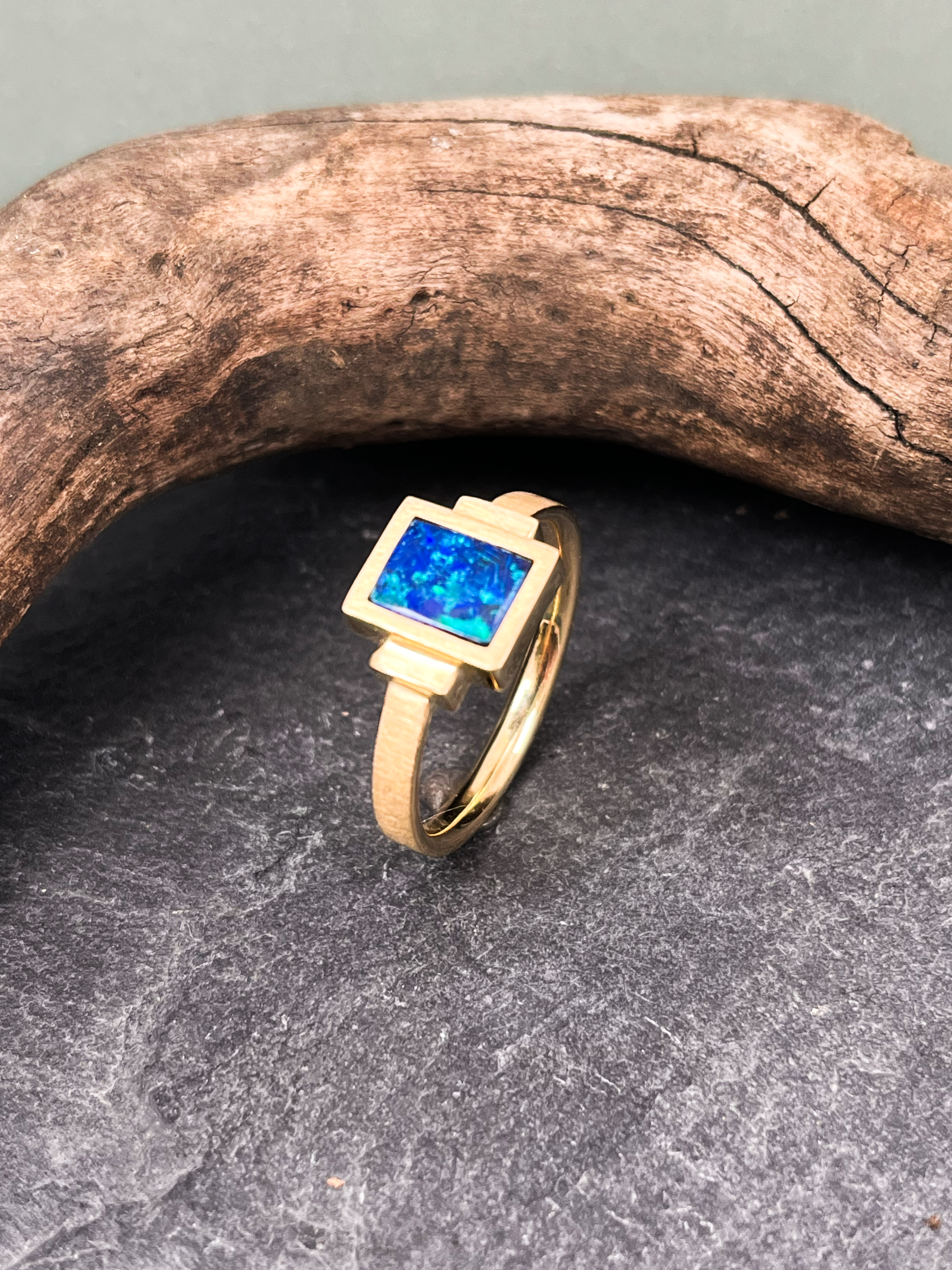 ring_gelbgold_opal_viereckig_1.png
